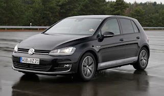 Volkswagen Golf MHEV - front
