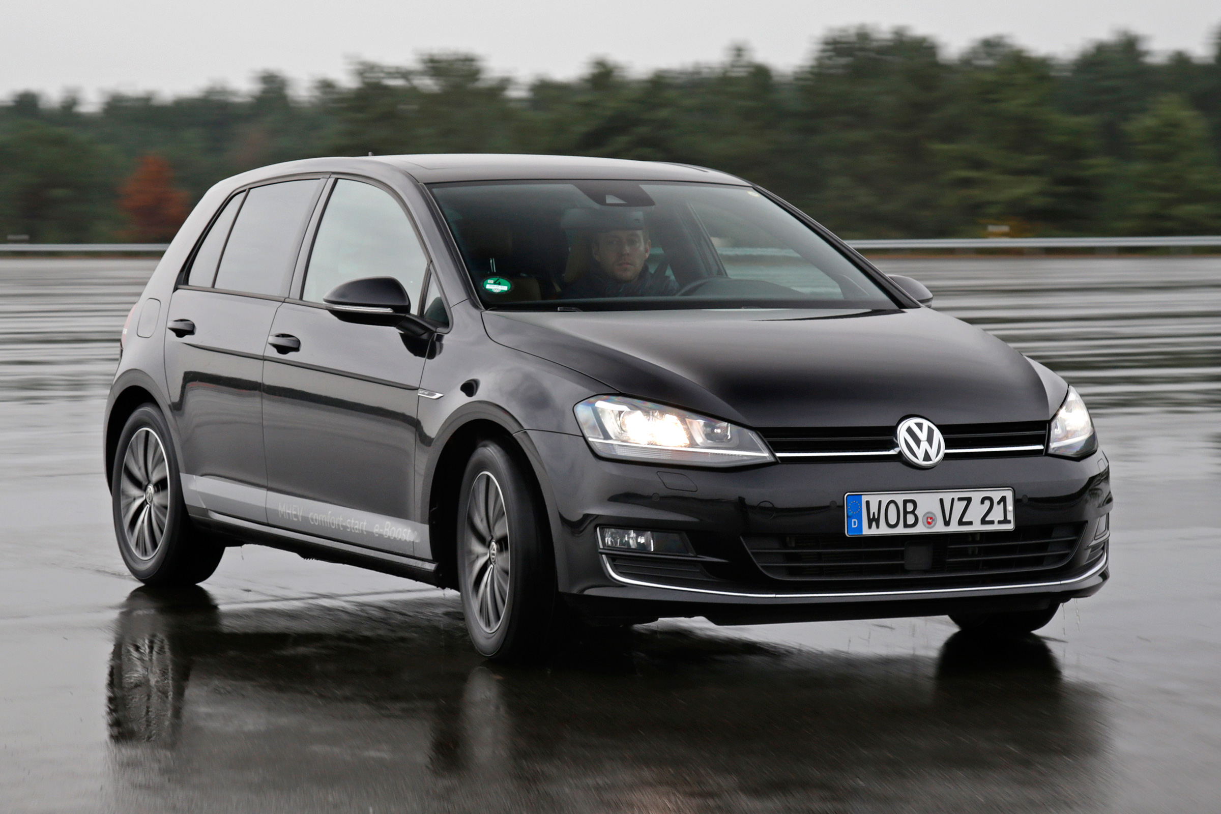 Volkswagen Golf MHEV - front