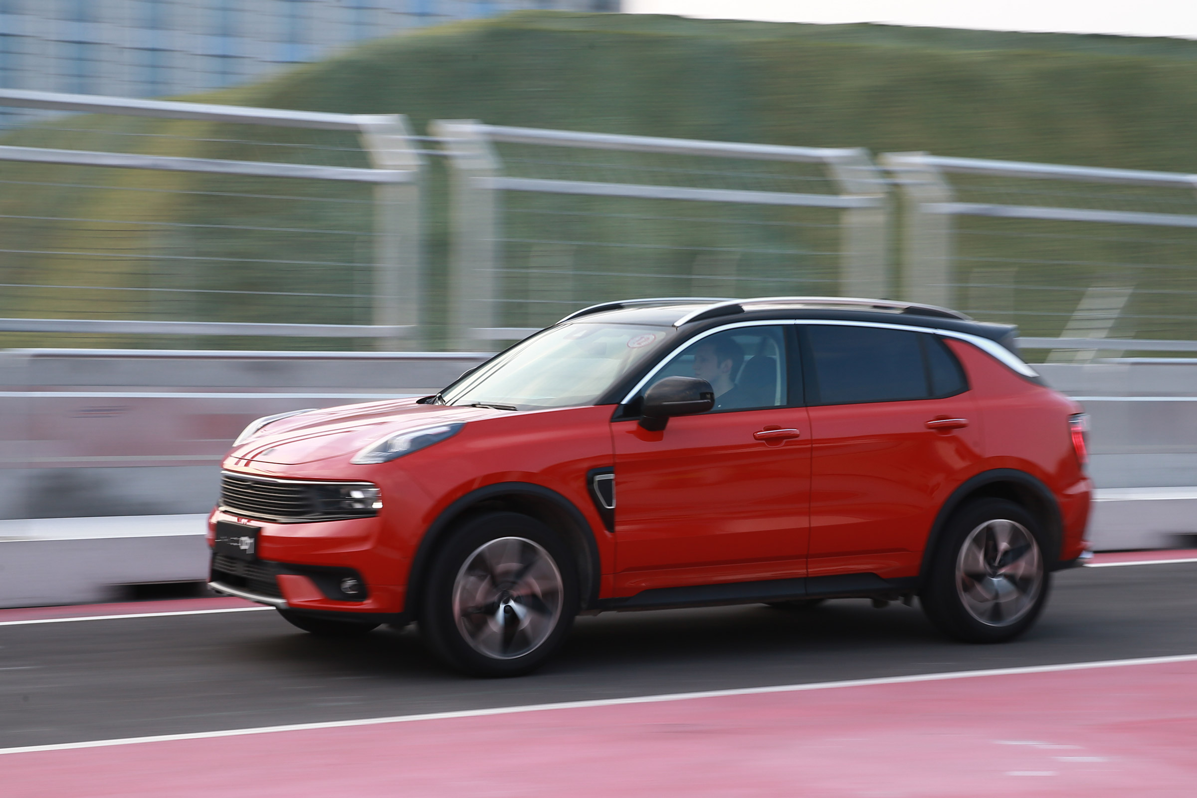 New Lynk &amp; Co 01 