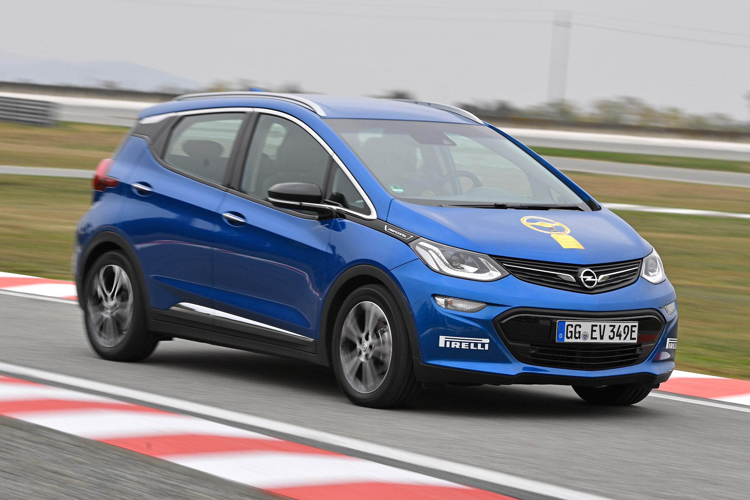 Opel Ampera E - Golden Steering Wheel 2017 front action