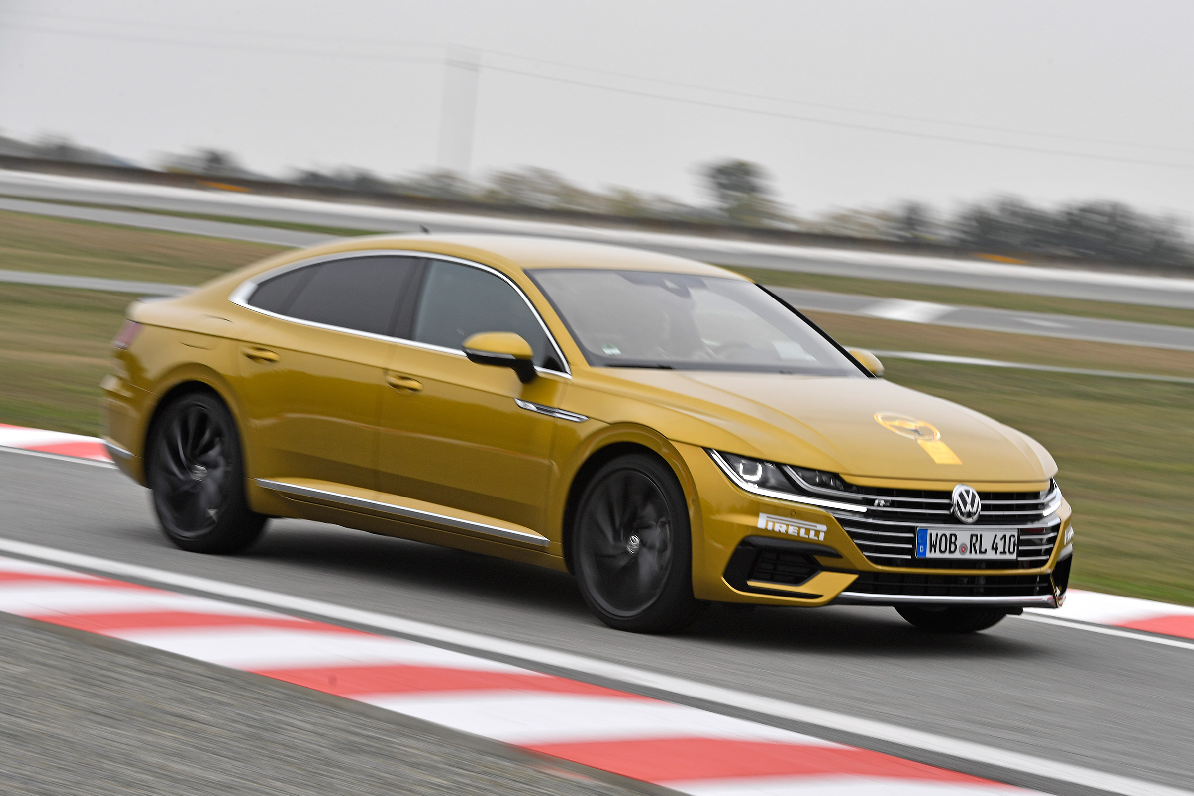 Volkswagen Arteon - Golden Steering Wheel 2017 front action