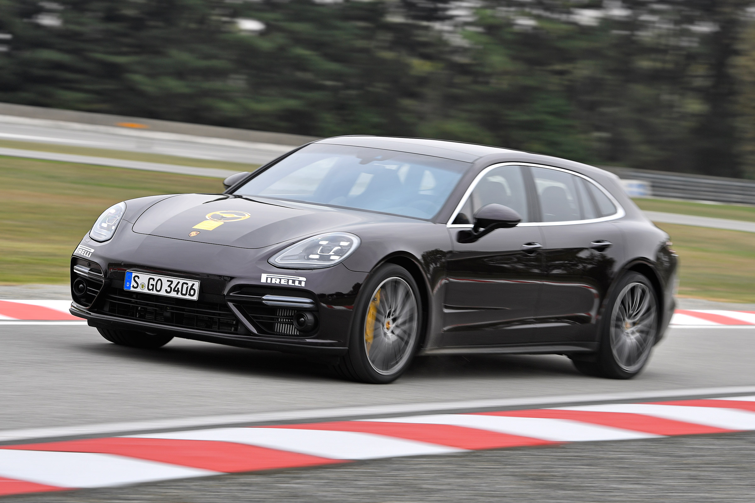 Porsche Panamera Sport Turimso - Golden Steering Wheel 2017 front