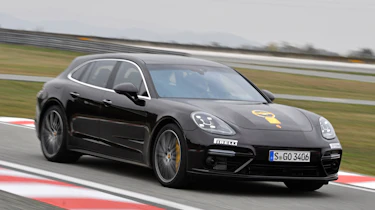 Porsche Panamera Sport Turimso - Golden Steering Wheel 2017 front action