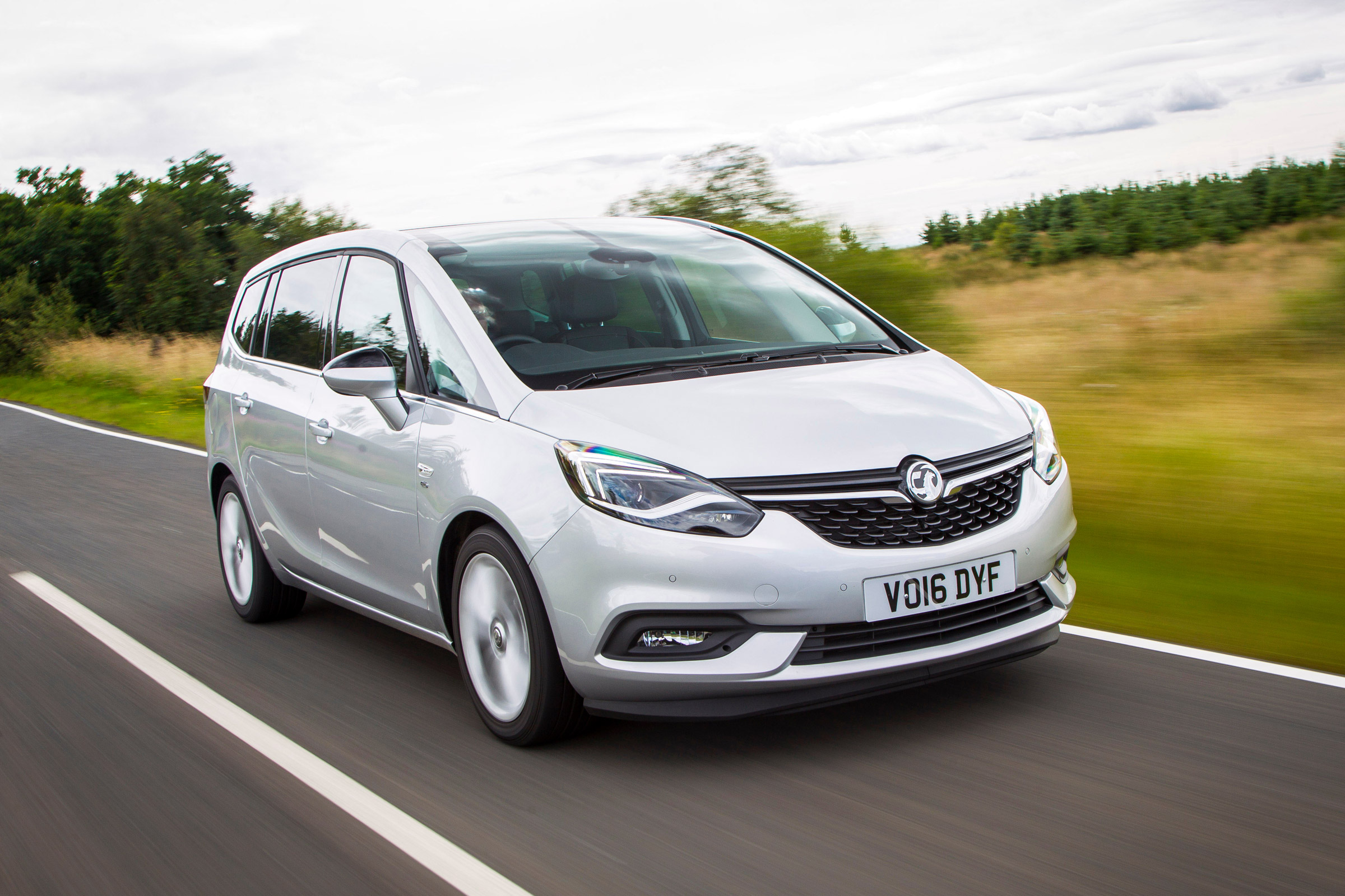 Vauxhall Zafira Tourer 2016 front tracking