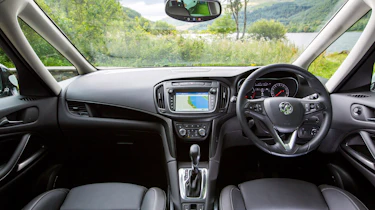 Vauxhall Zafira Tourer 2016 dash