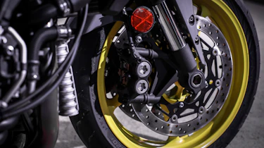 Yamaha MT-10 review - front wheel package