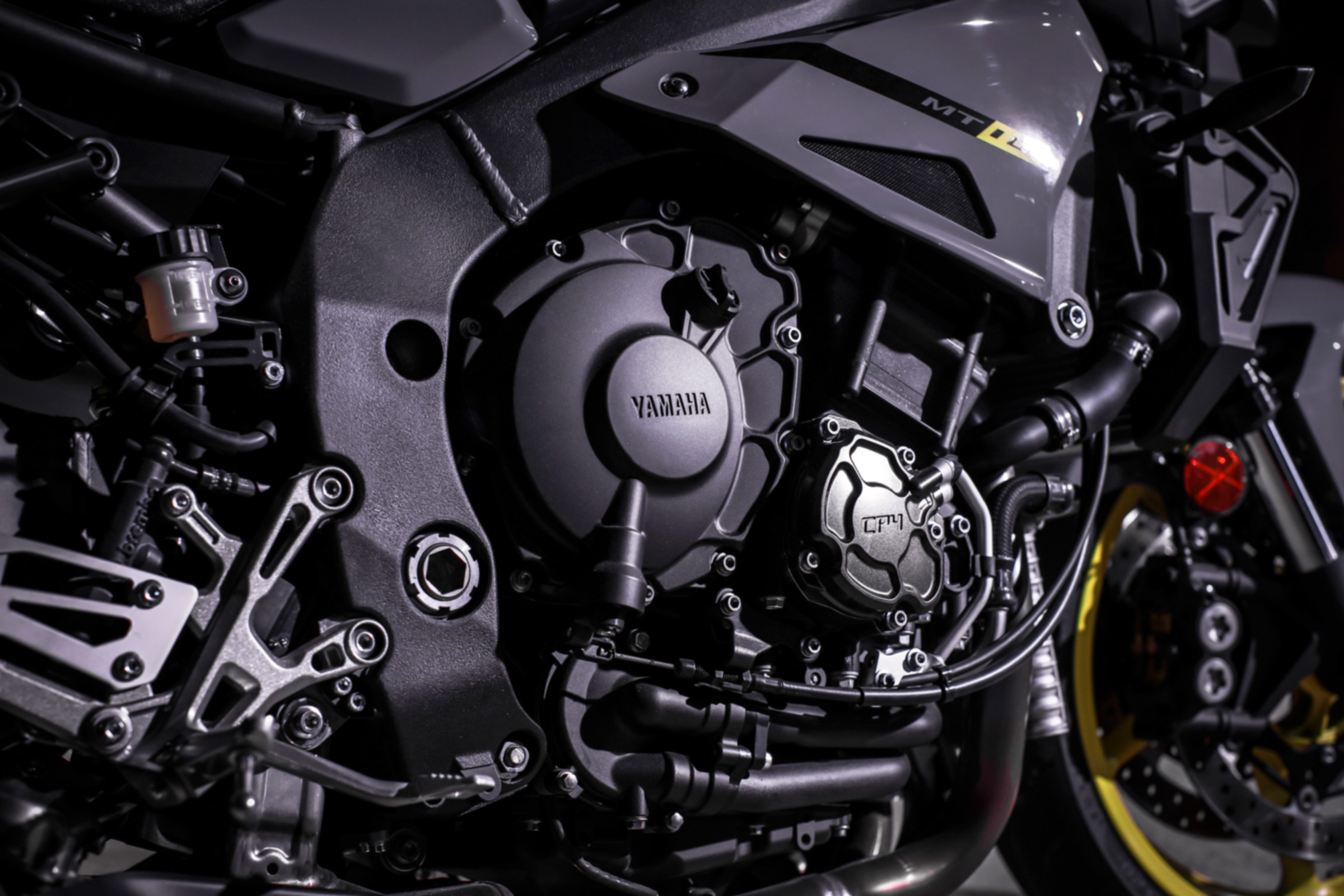 Yamaha MT-10 review - engine