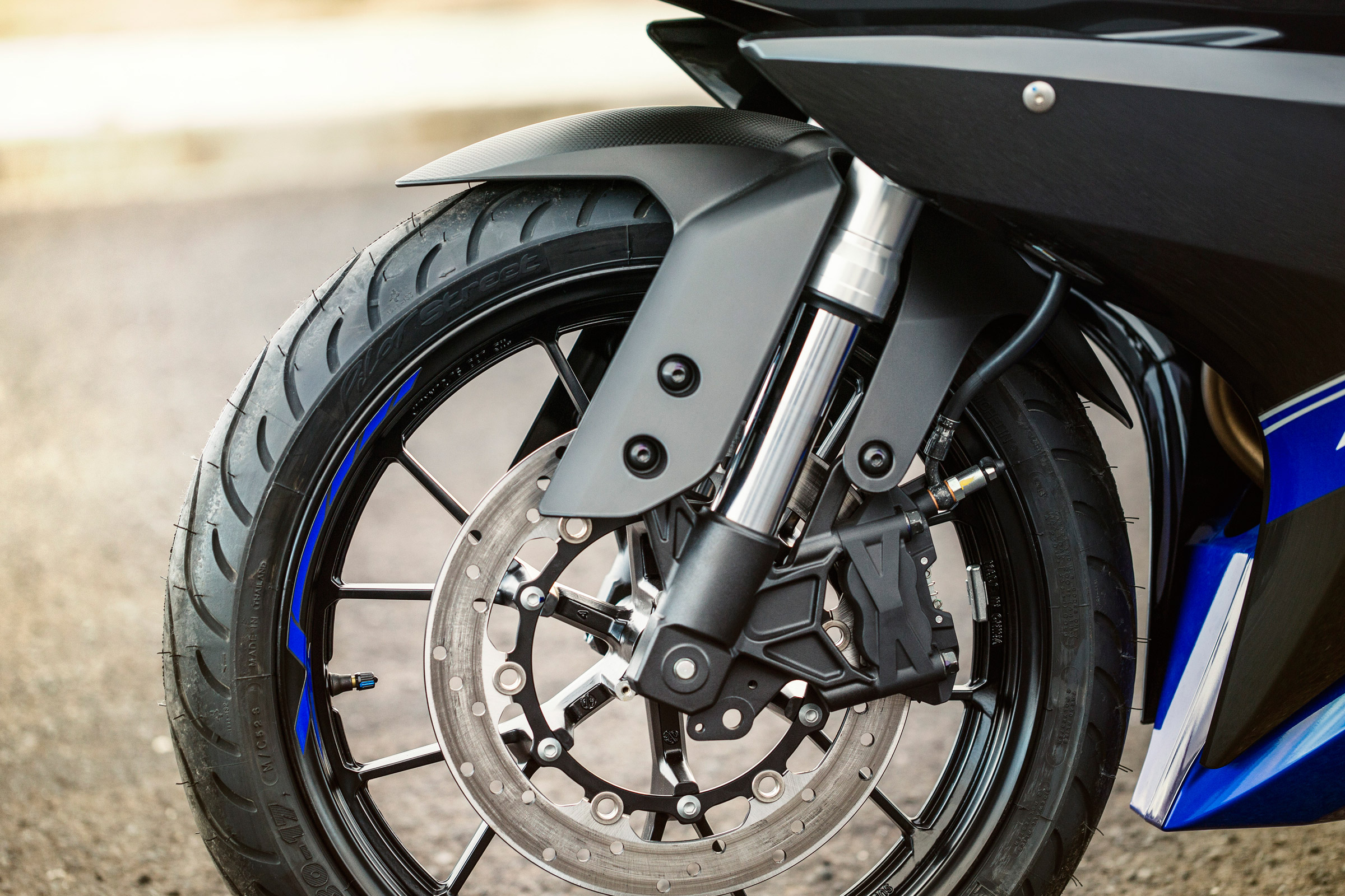 Yamaha YZF-R125 fork
