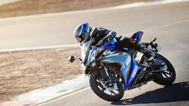 Yamaha YZF-R125 corner