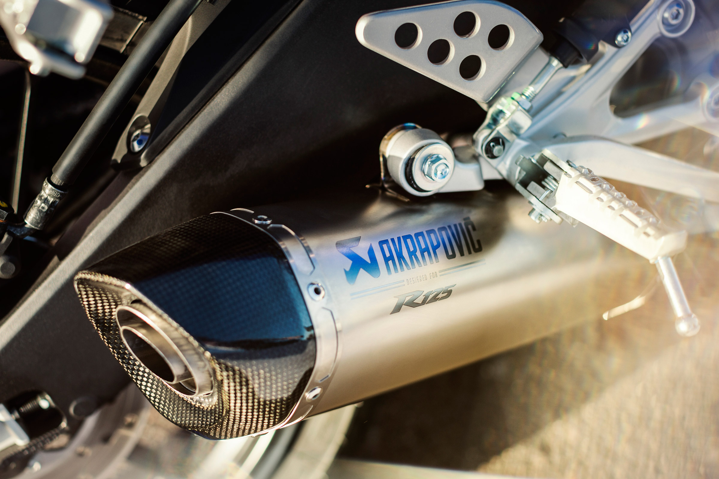Yamaha YZF-R125 exhaust
