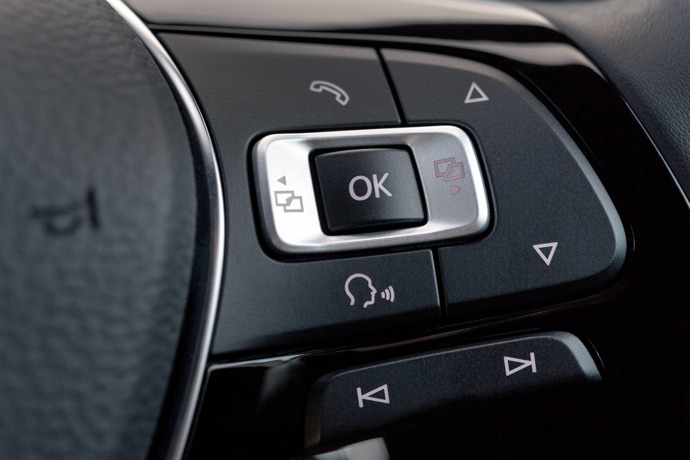 Volkswagen T-Roc - steering wheel detail