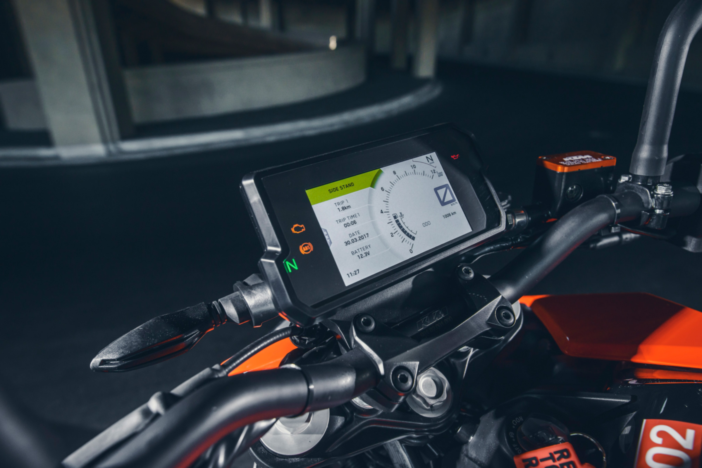 KTM Duke 125 review - screen
