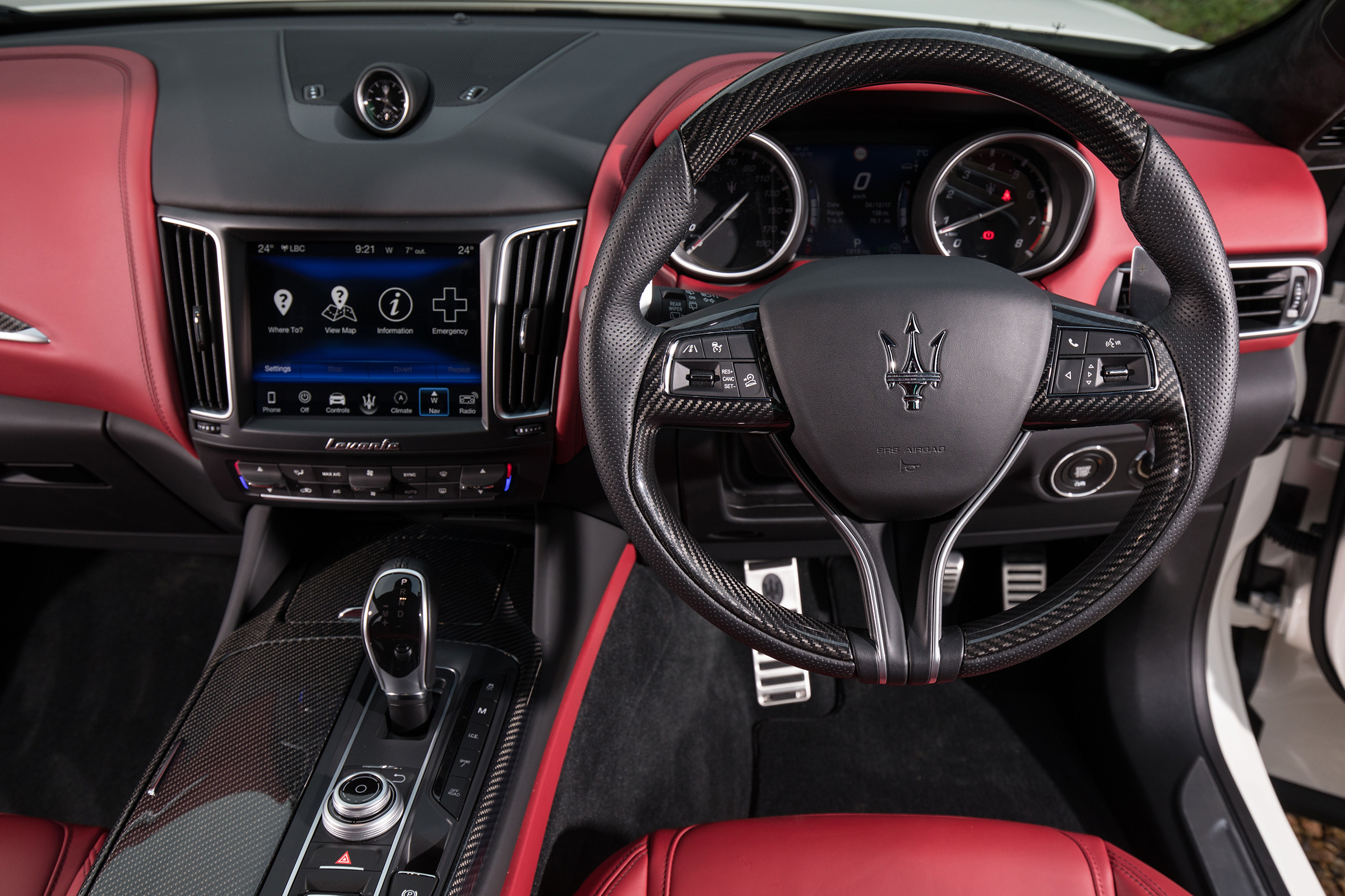 Maserati Levante S - steering wheel
