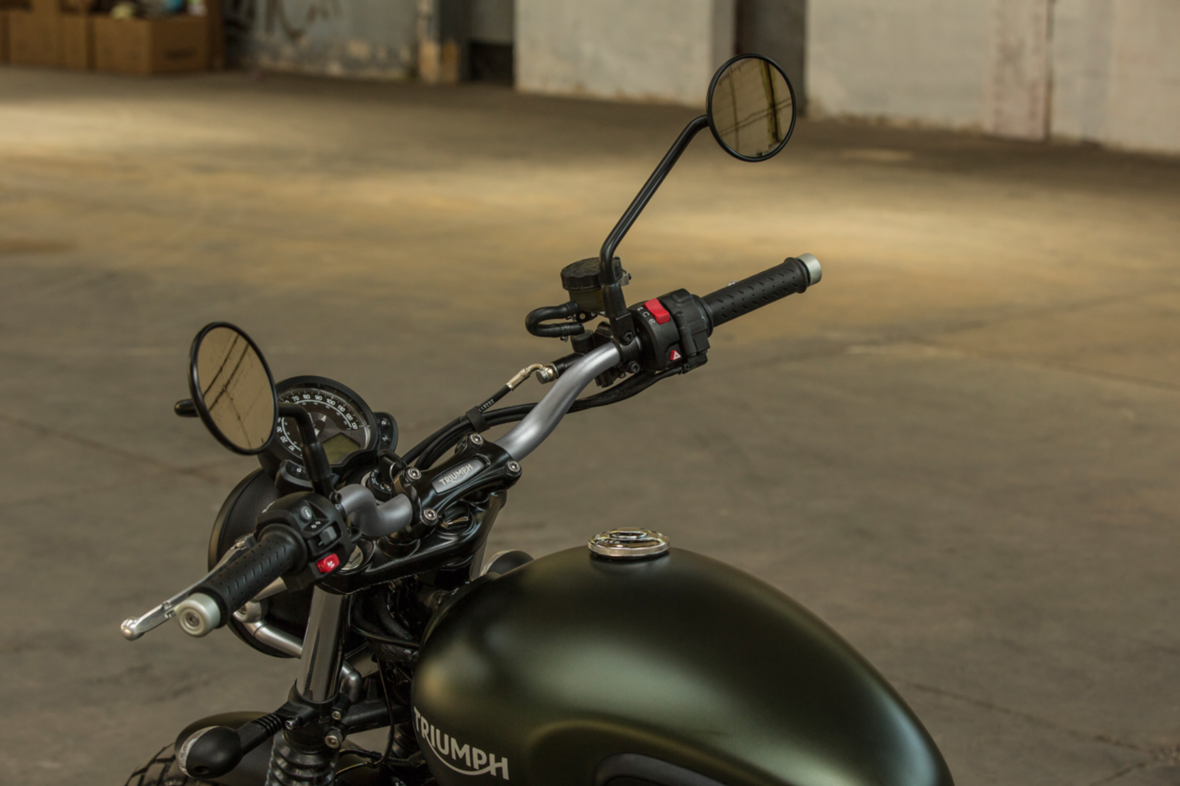 Triumph Street Scrambler review - mirrors
