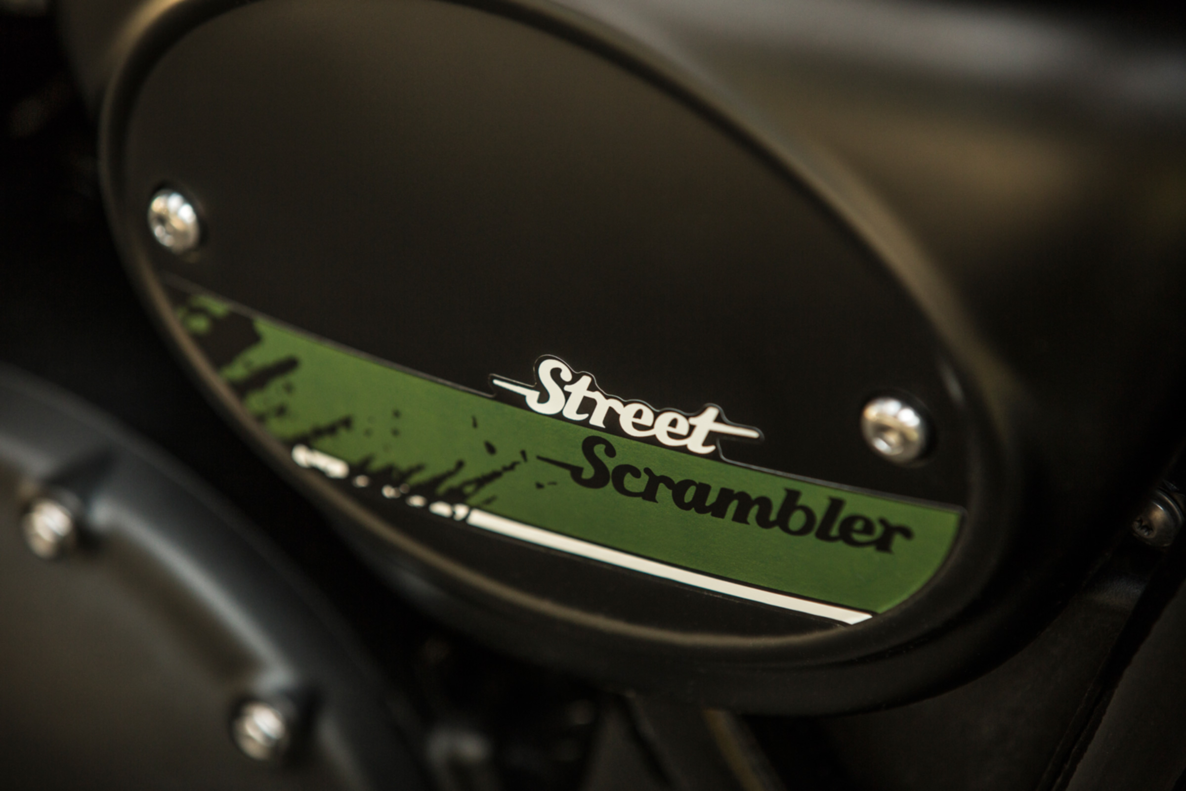 Triumph Street Scrambler review - fuel tank logo