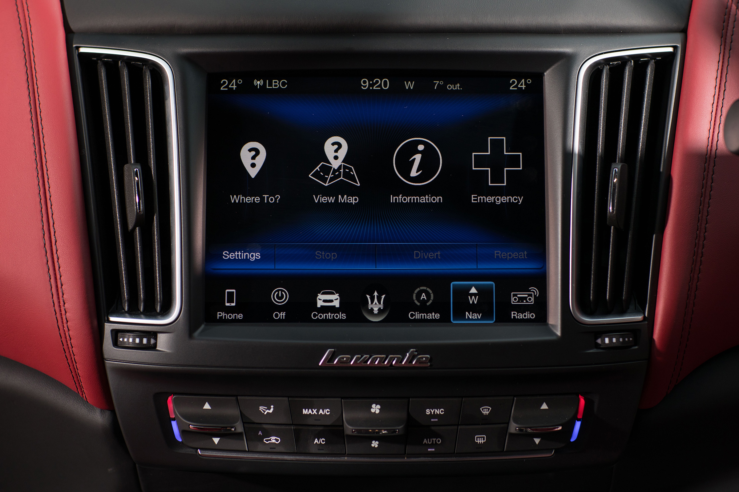 Maserati Levante S - infotainment