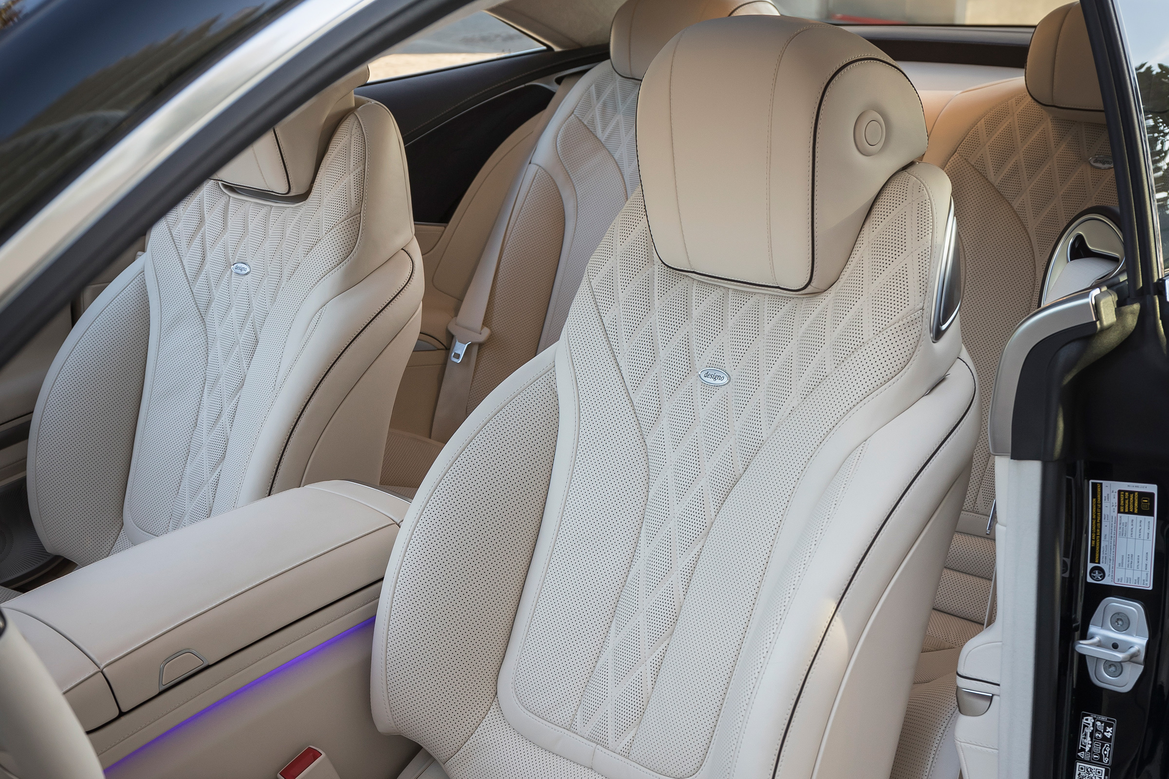 Mercedes S-Class coupe - front seats