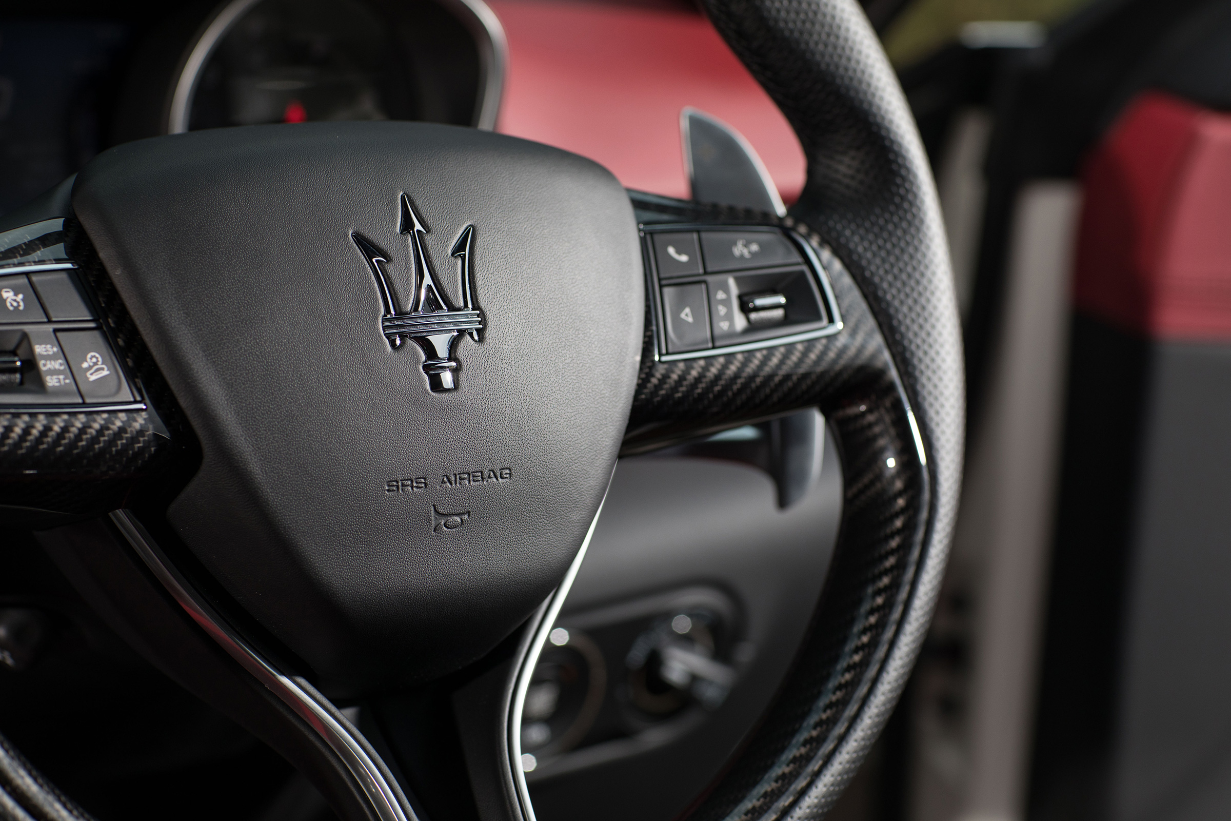 Maserati Levante S - steering wheel