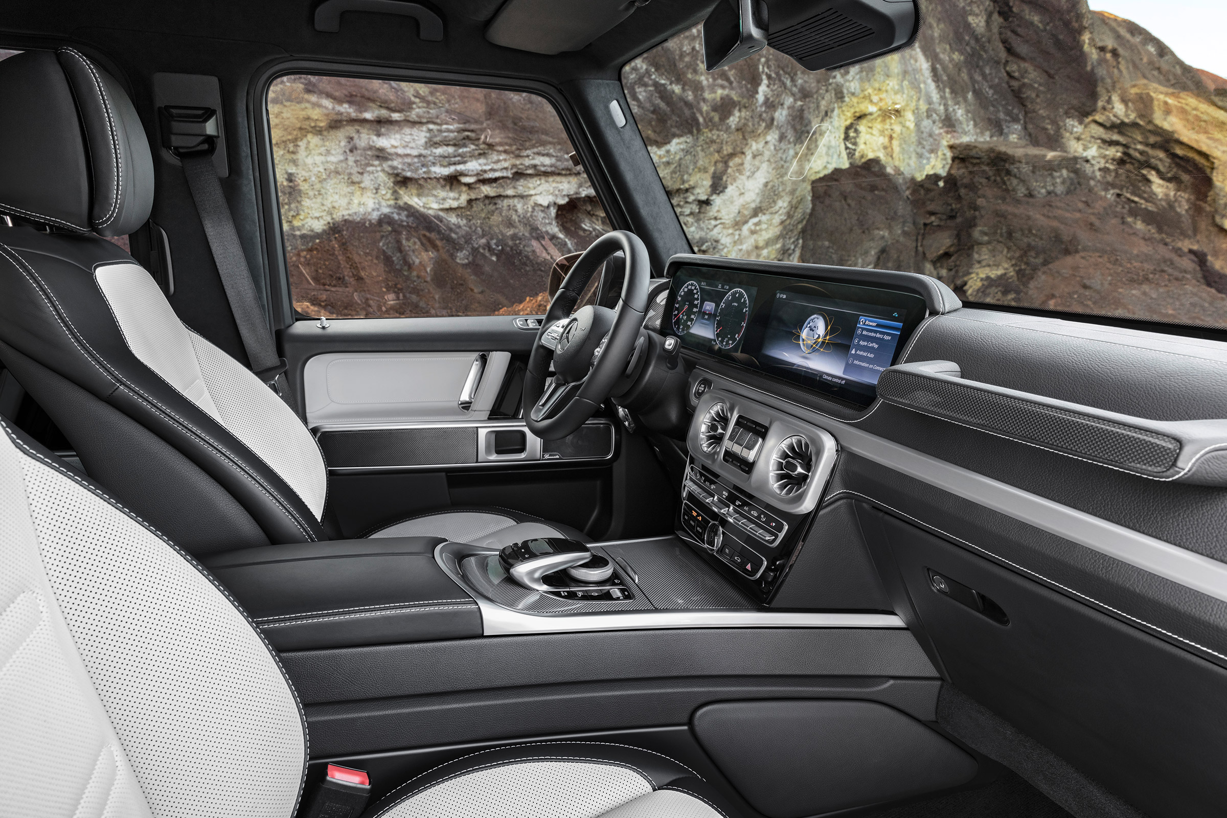 Mercedes G-Class - front seats