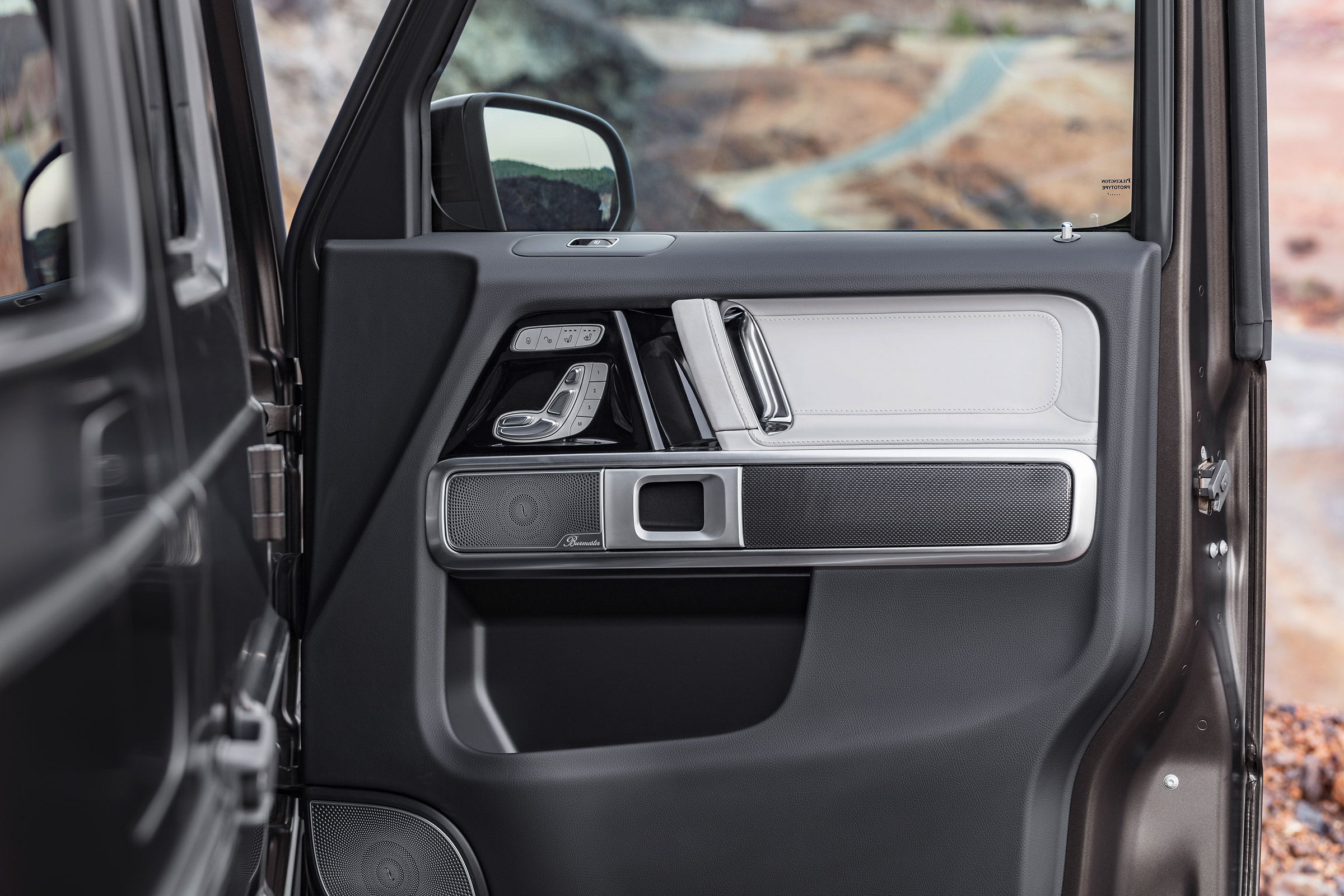 Mercedes G-Class - door