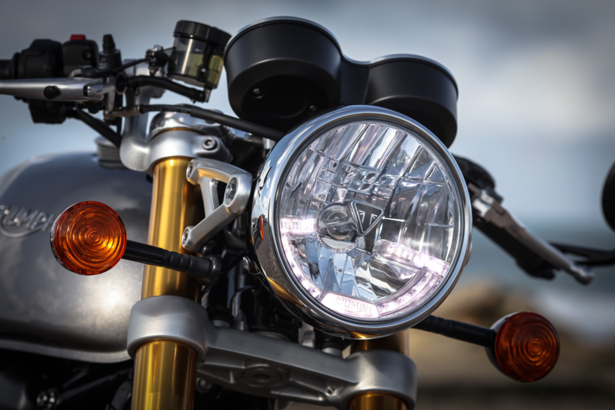 Triumph Thruxton R review - headlight
