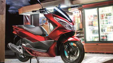 Honda PCX 125 review - header