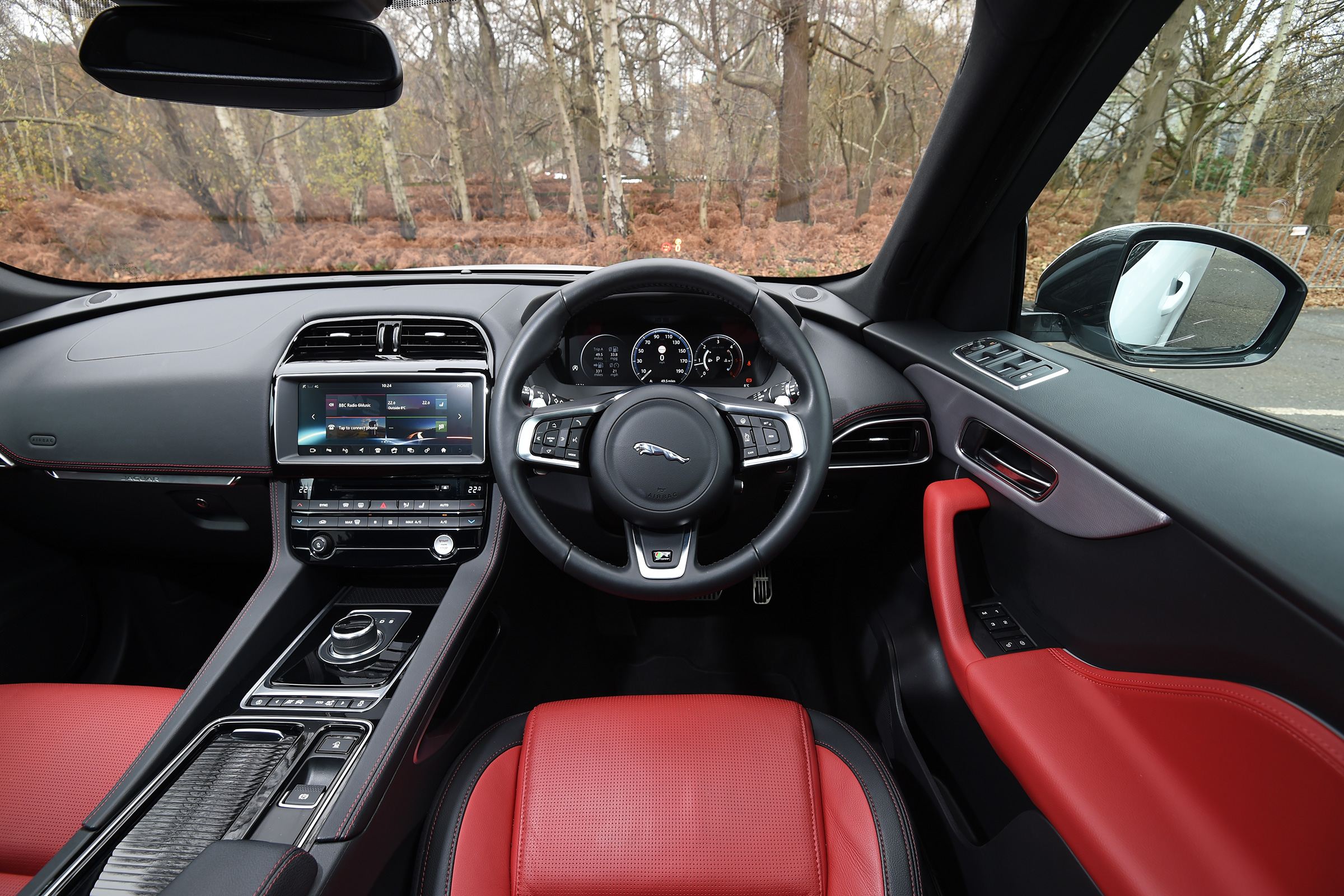 Jaguar F-Pace - interior