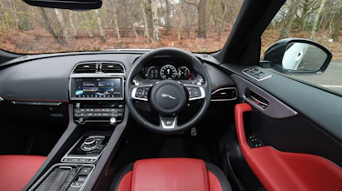 Jaguar F-Pace - interior