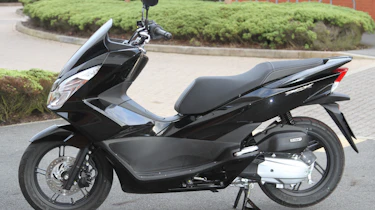 Honda PCX 125 review - black side view
