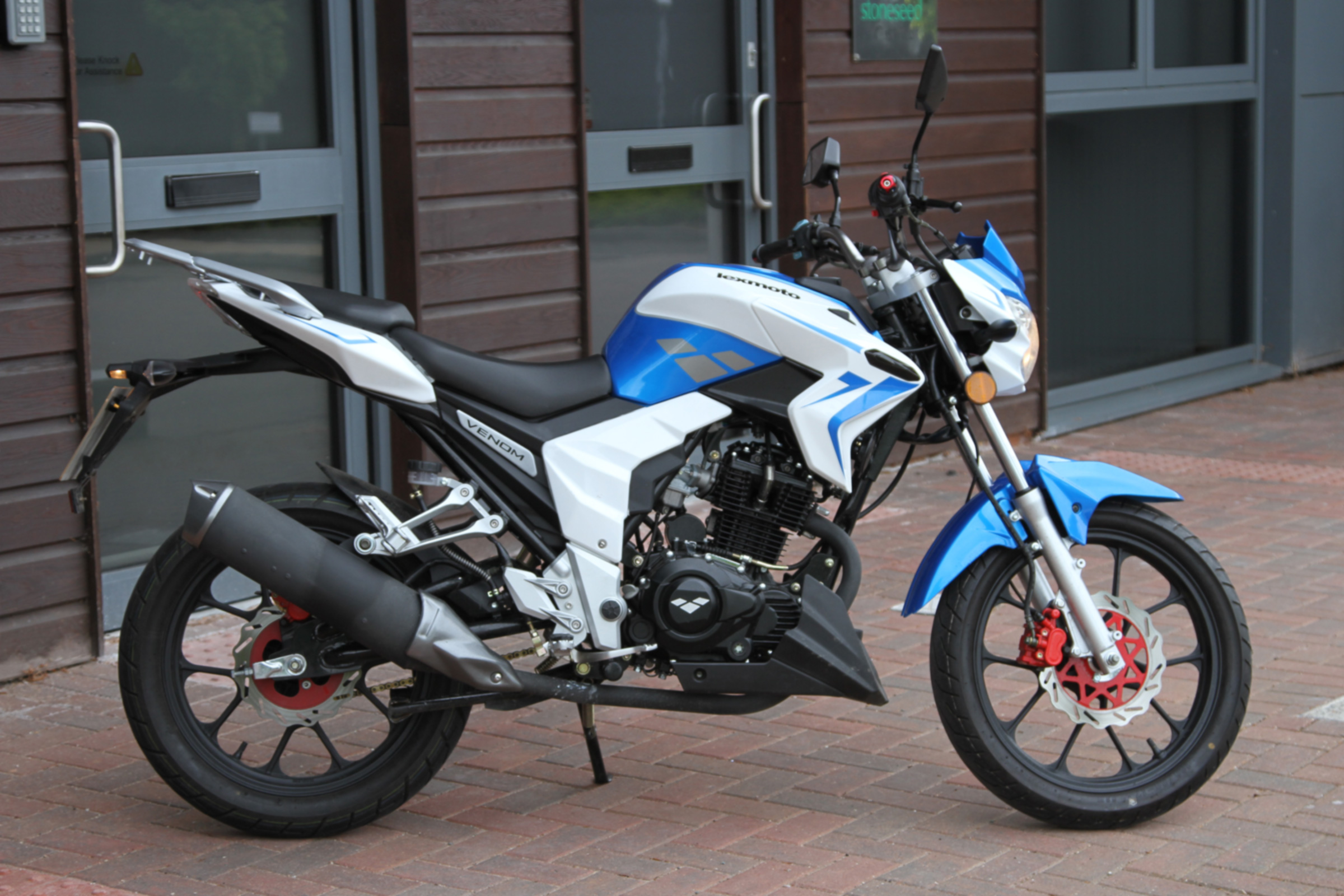 Lexmoto Venom review - side profile