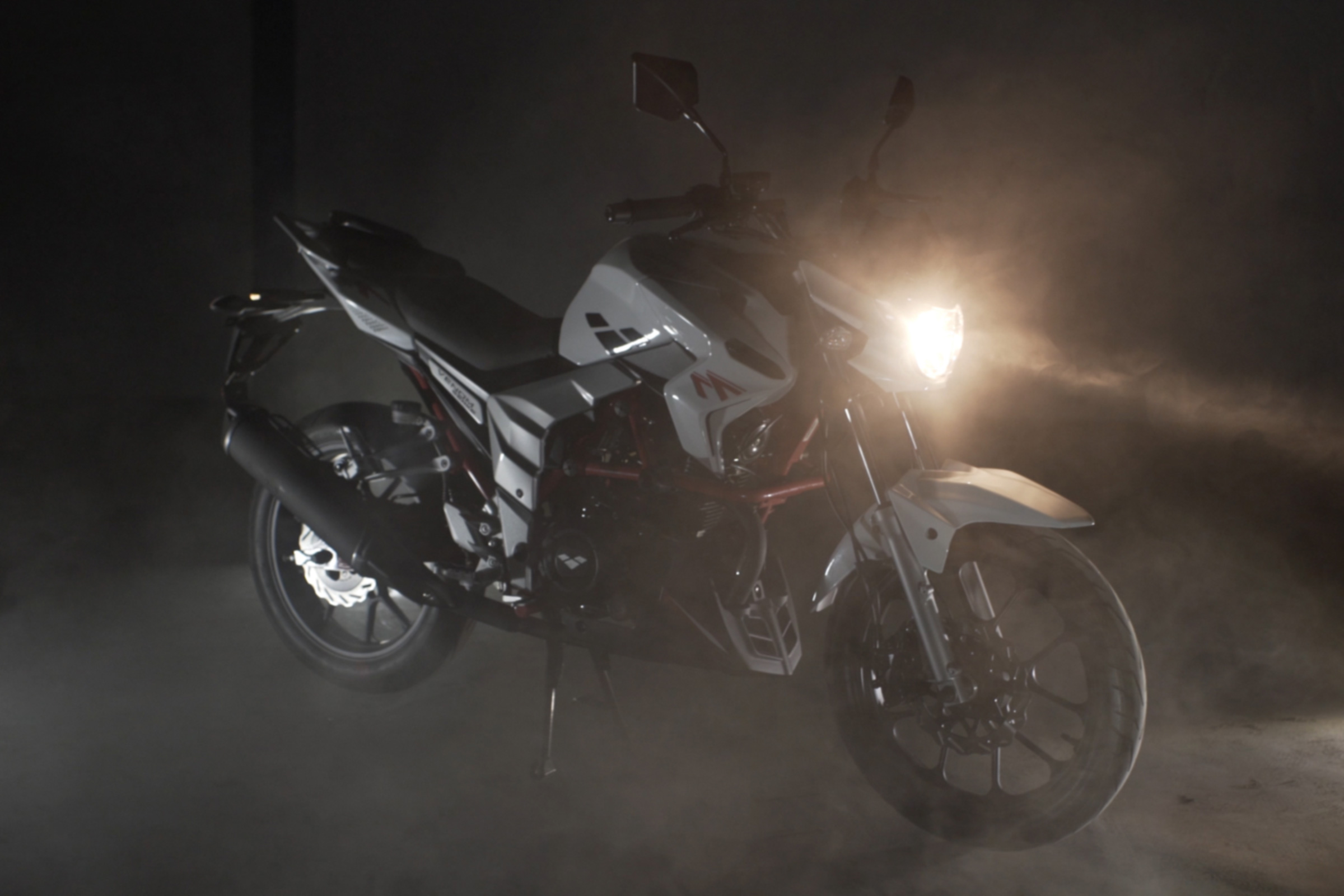 Lexmoto Venom review - headlight