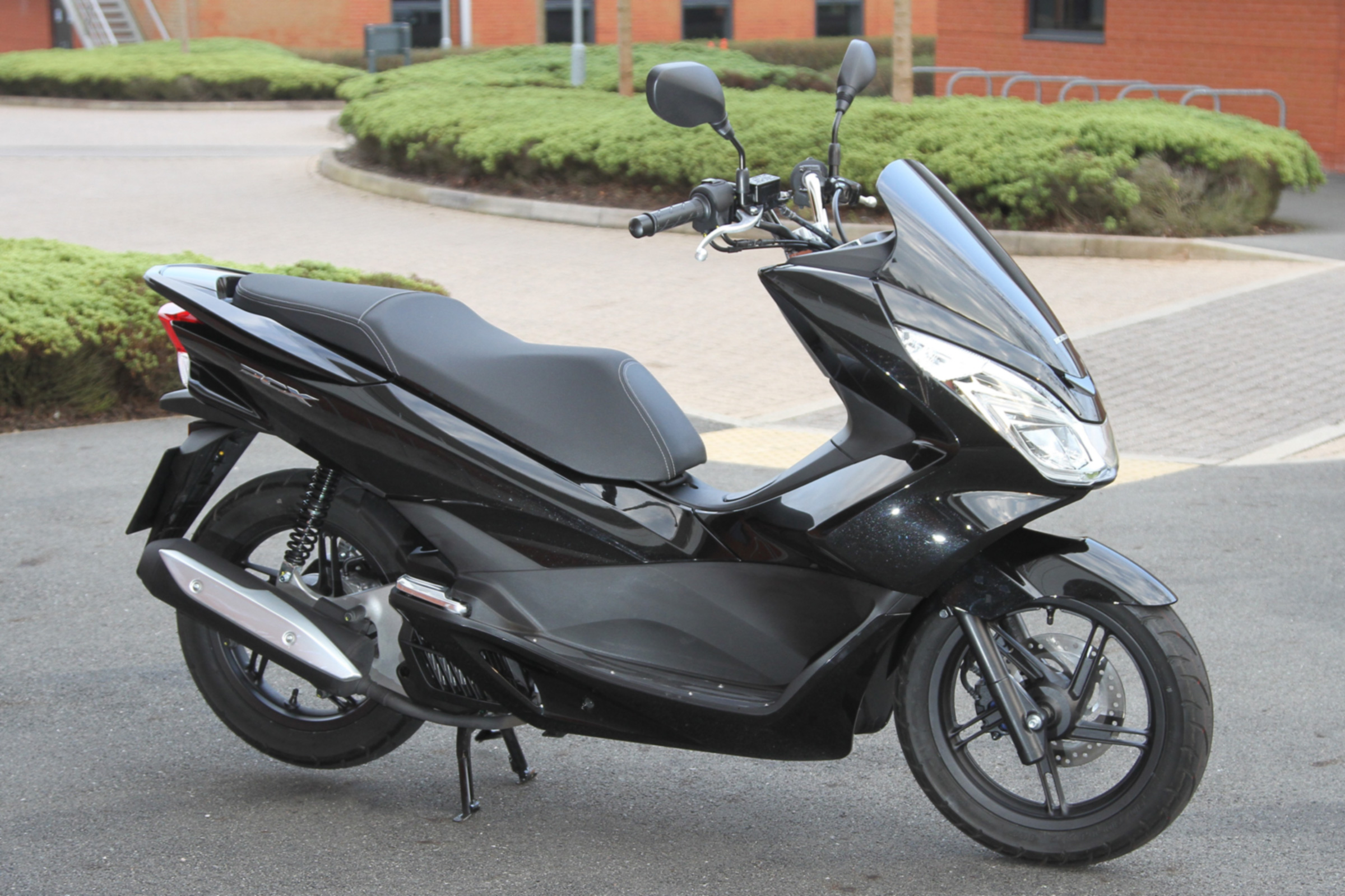 Honda PCX 125 review - black front