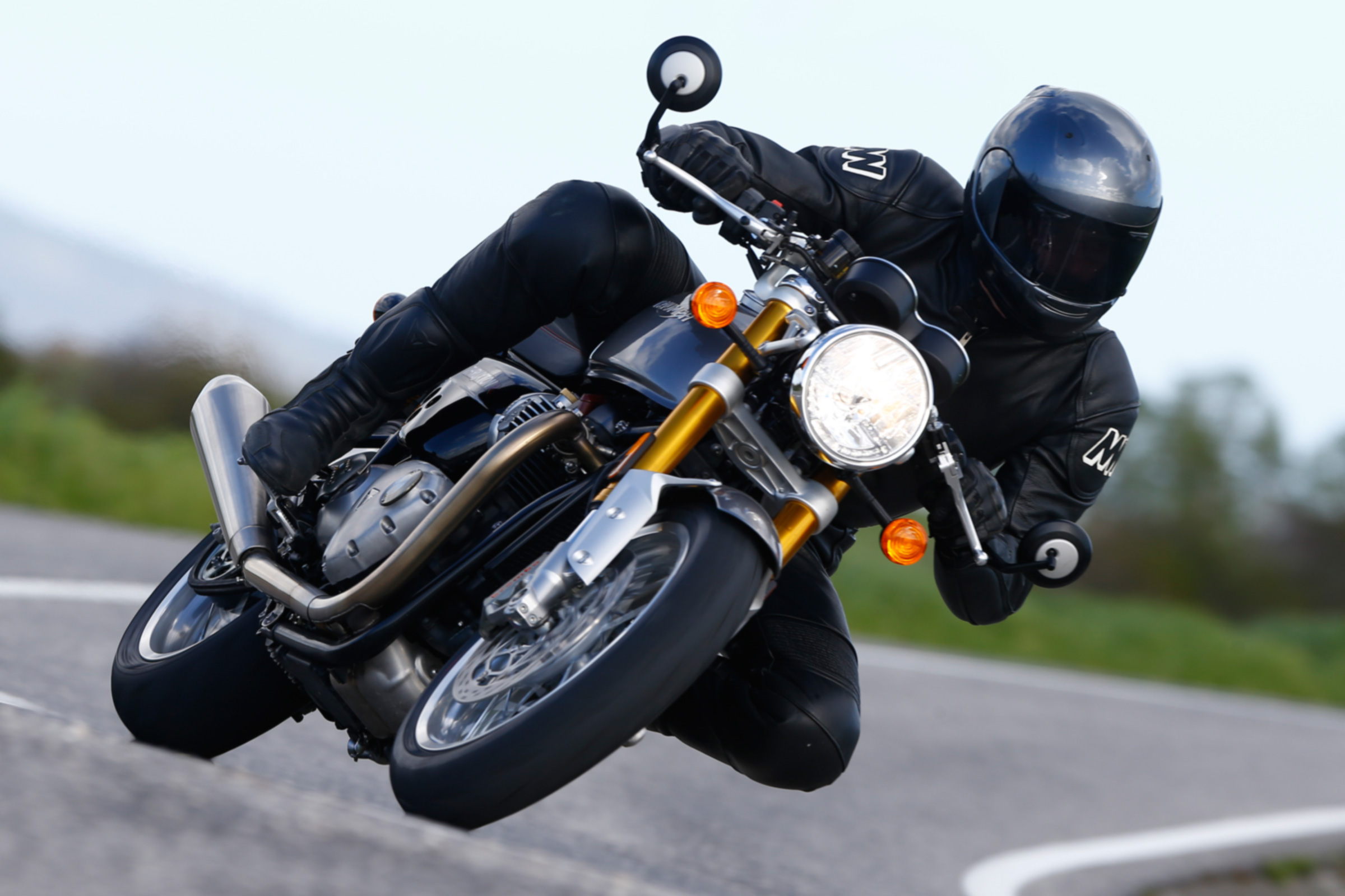 Triumph Thruxton R review - front quarter