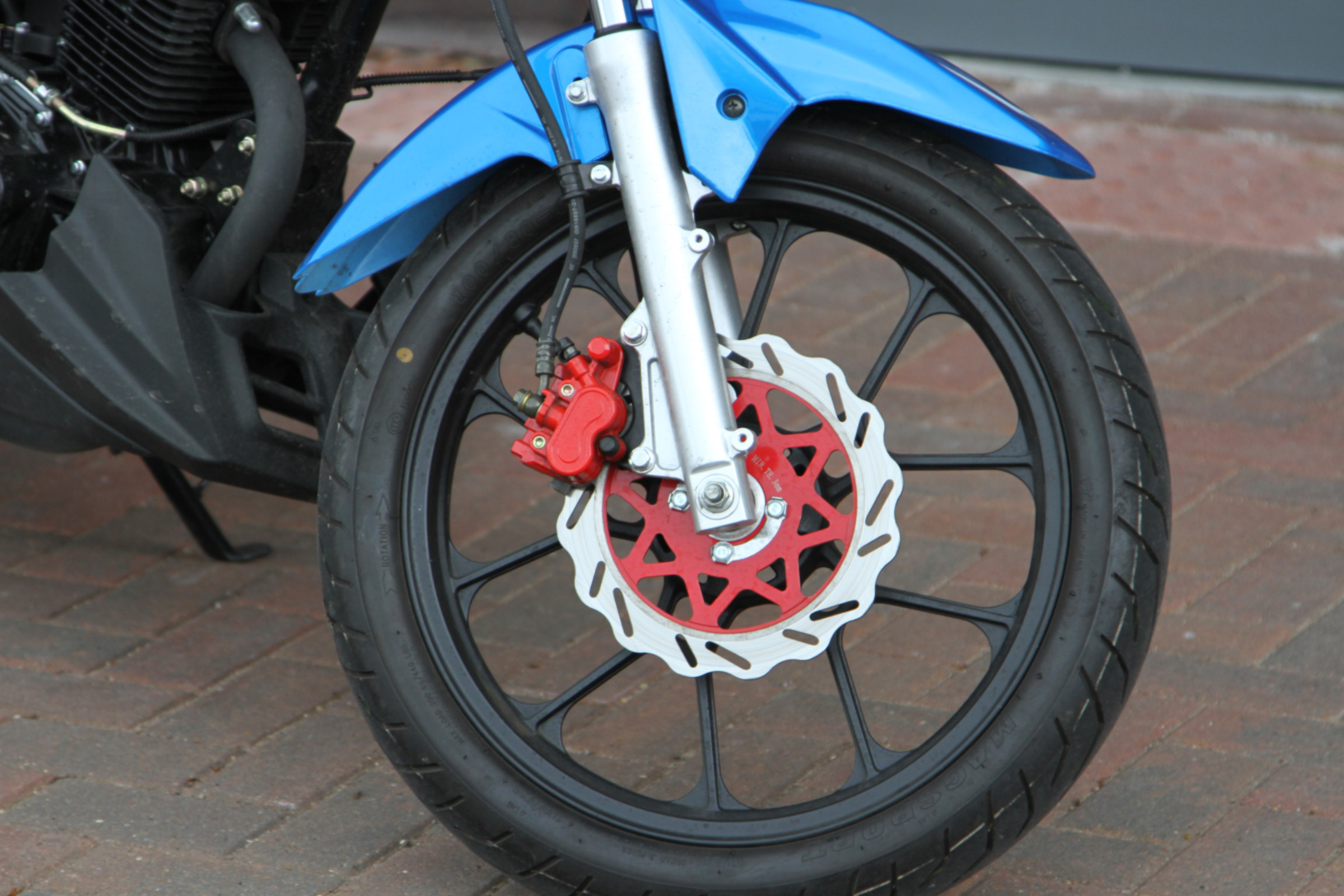 Lexmoto Venom review - front wheel package