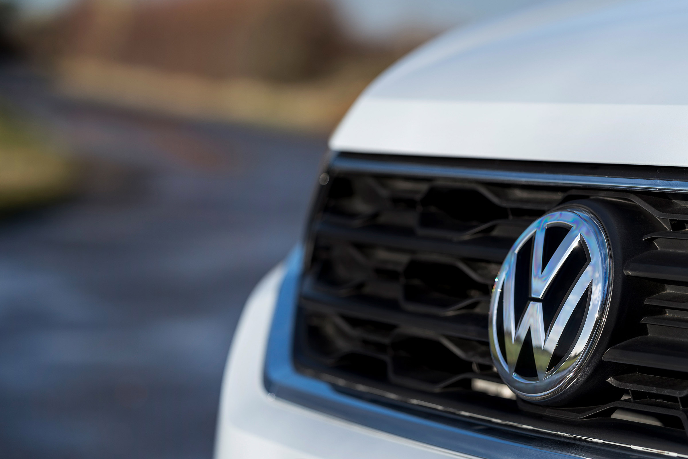 Volkswagen T-Roc - VW badge
