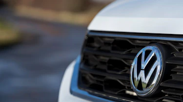 Volkswagen T-Roc - VW badge