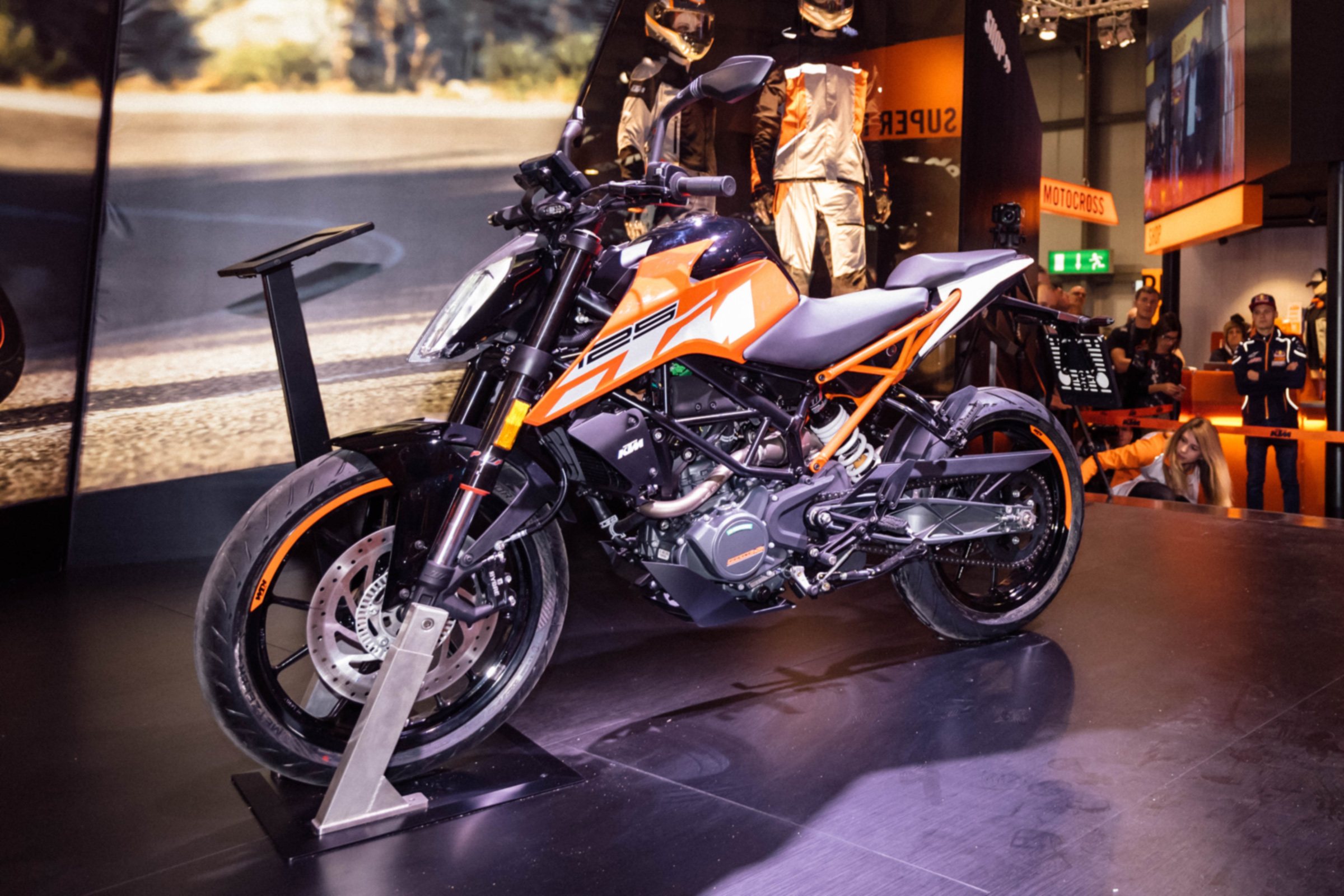 KTM Duke 125 review - static