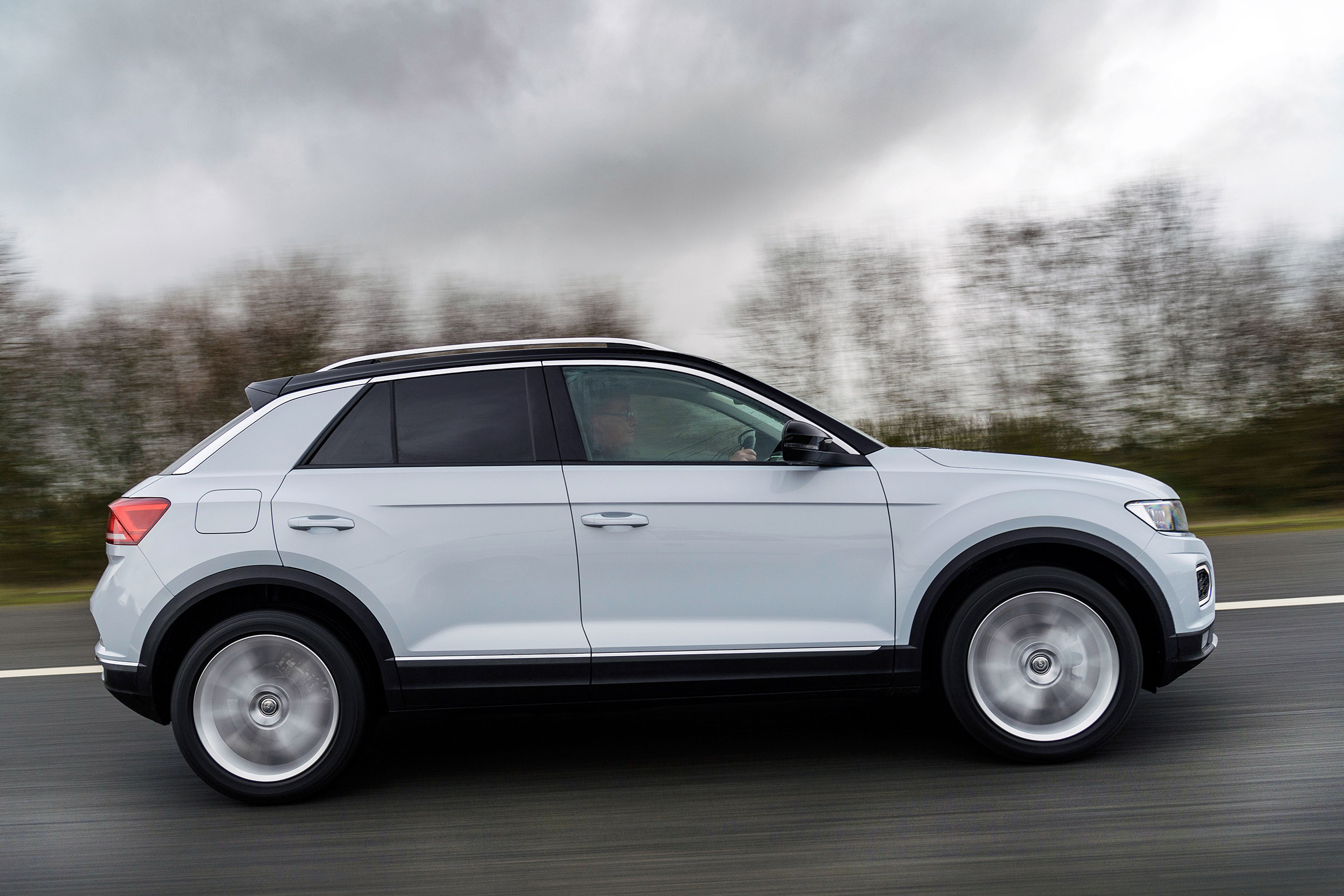 Volkswagen T-Roc - side