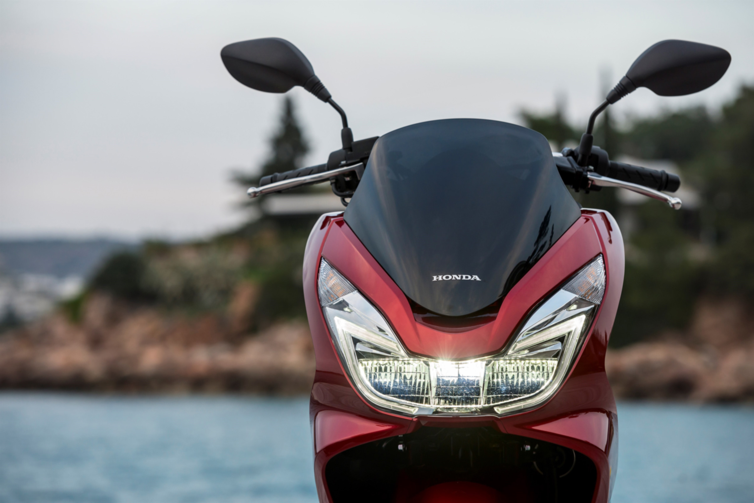 Honda PCX 125 review - headlamps