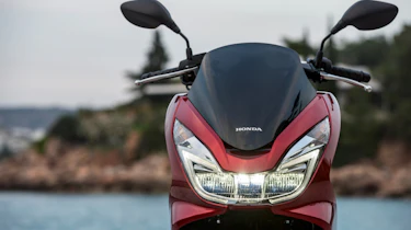 Honda PCX 125 review - headlamps