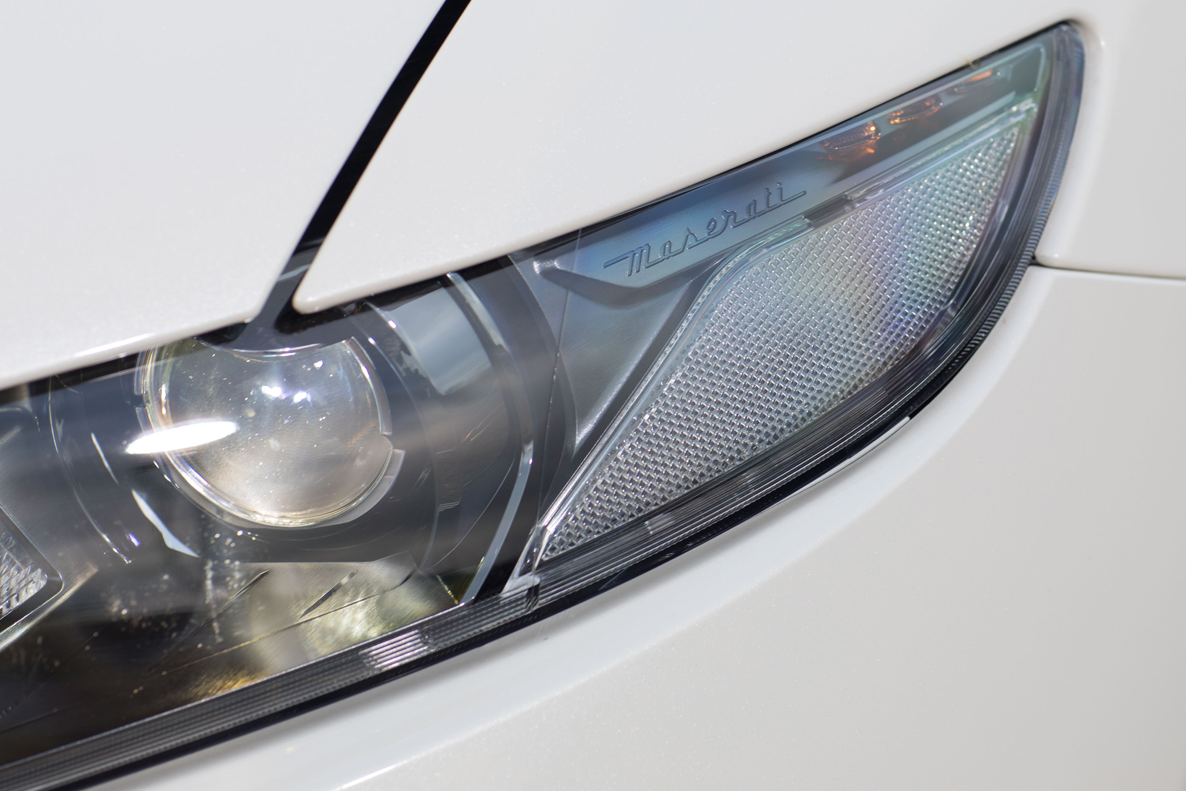Maserati Levante S - headlight