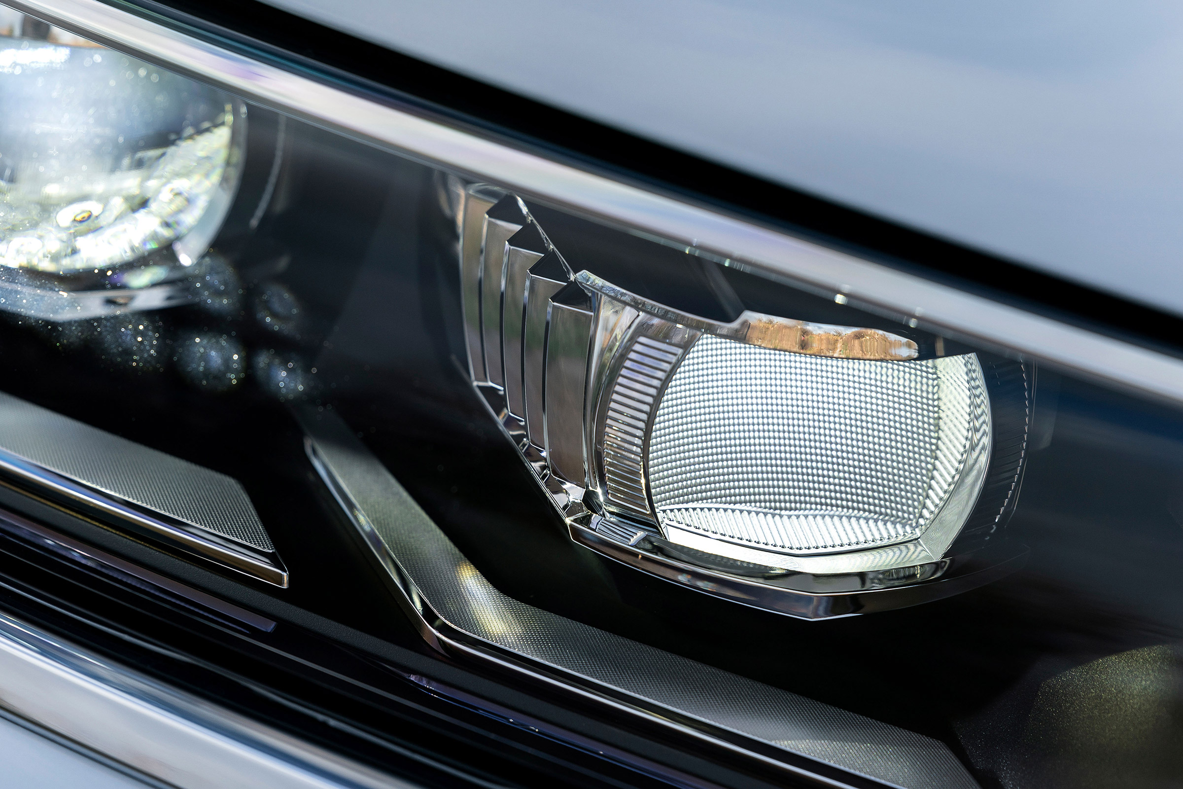 Volkswagen T-Roc - front light