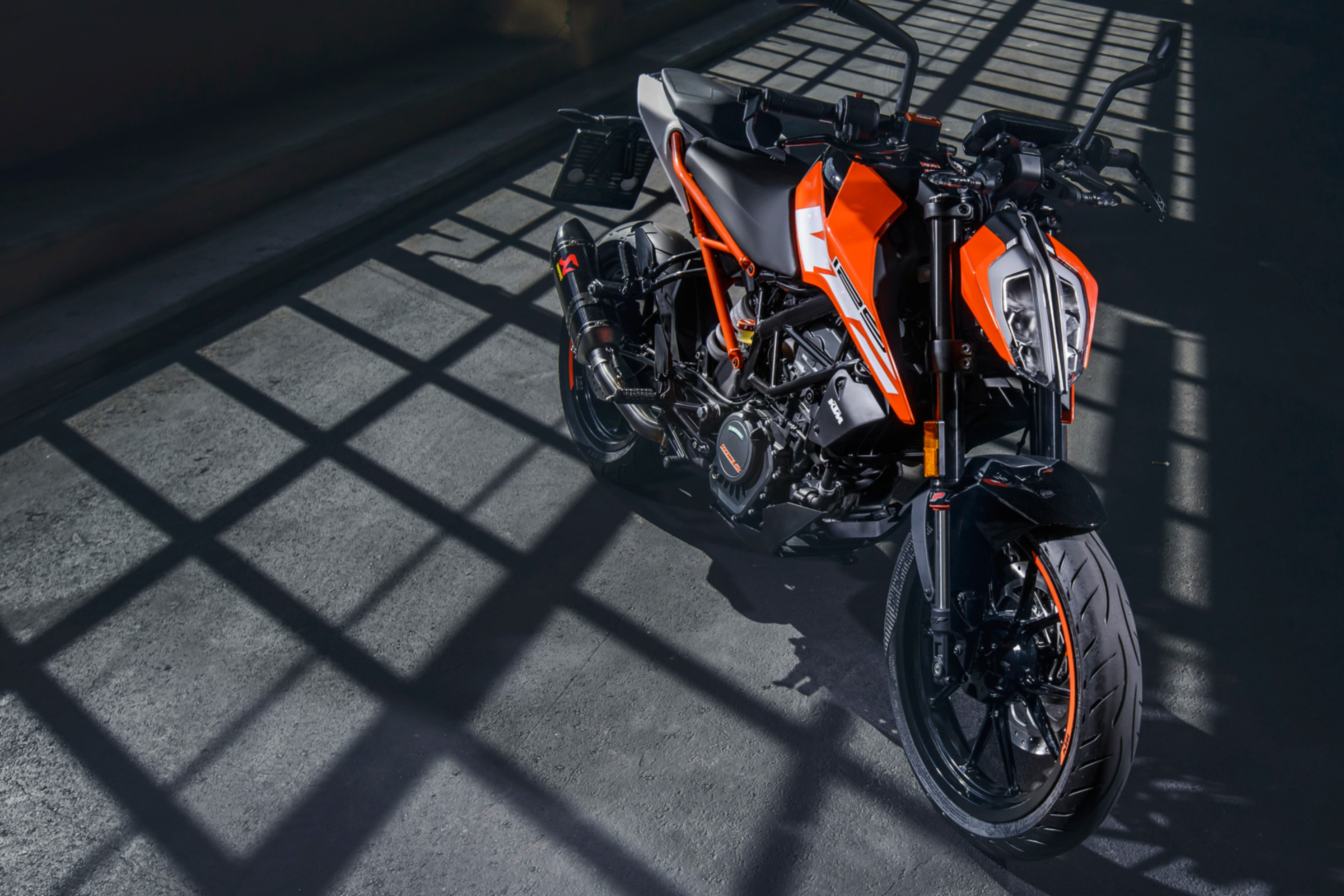 KTM Duke 125 review - static above