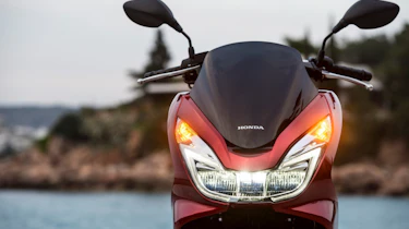 Honda PCX 125 review - indicators