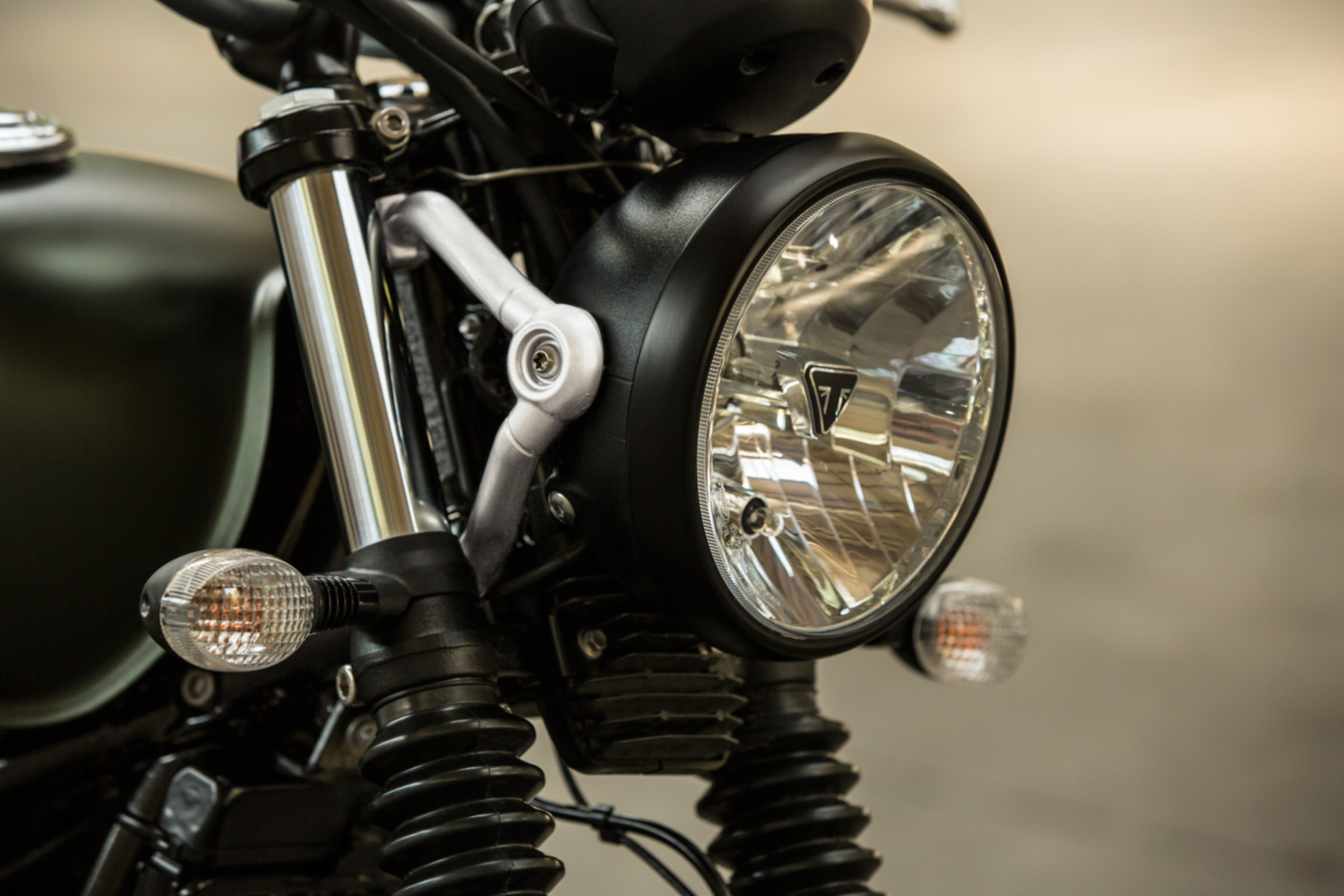 Triumph Street Scrambler review - headlamp