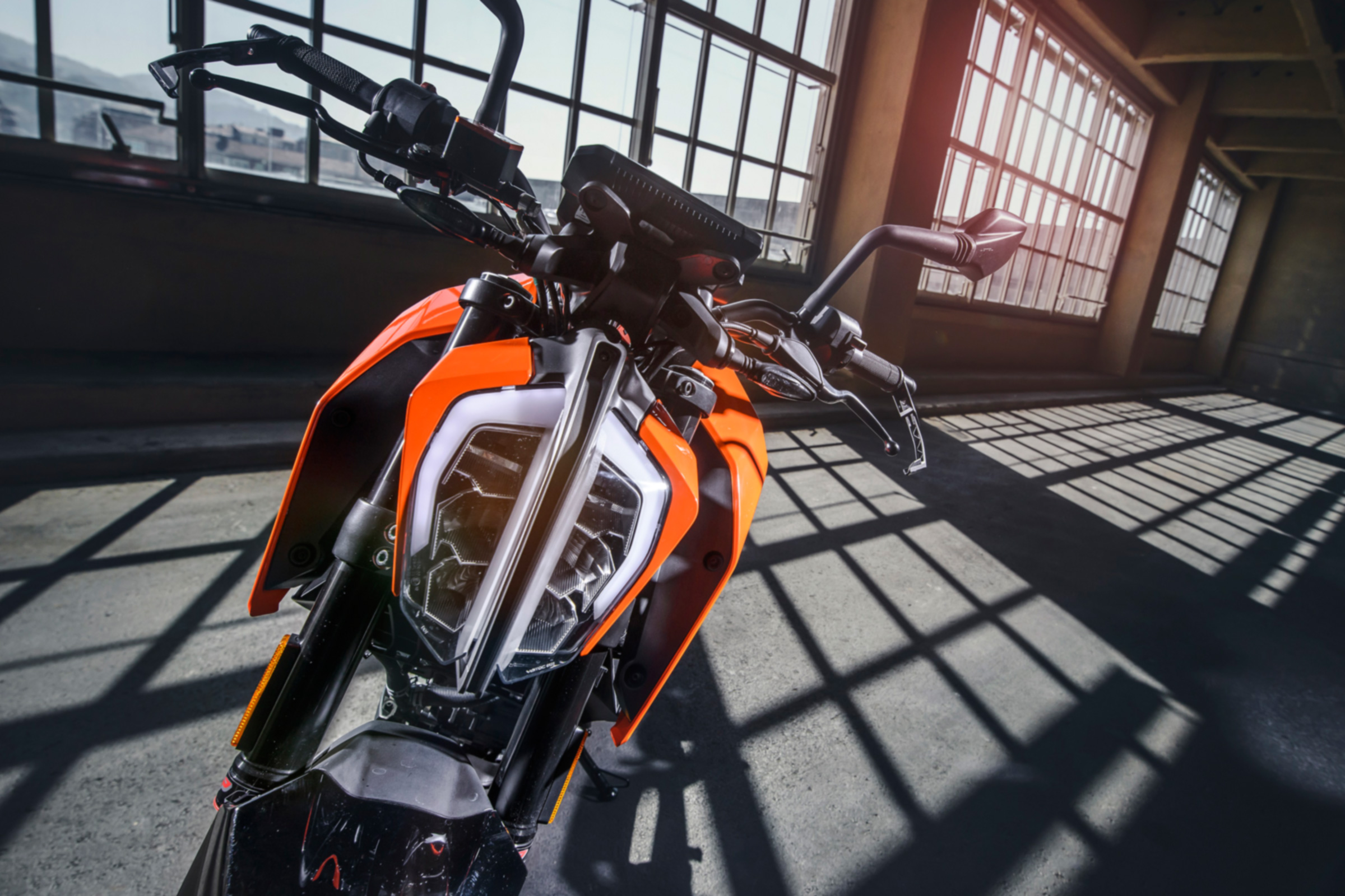KTM Duke 125 review - headlight