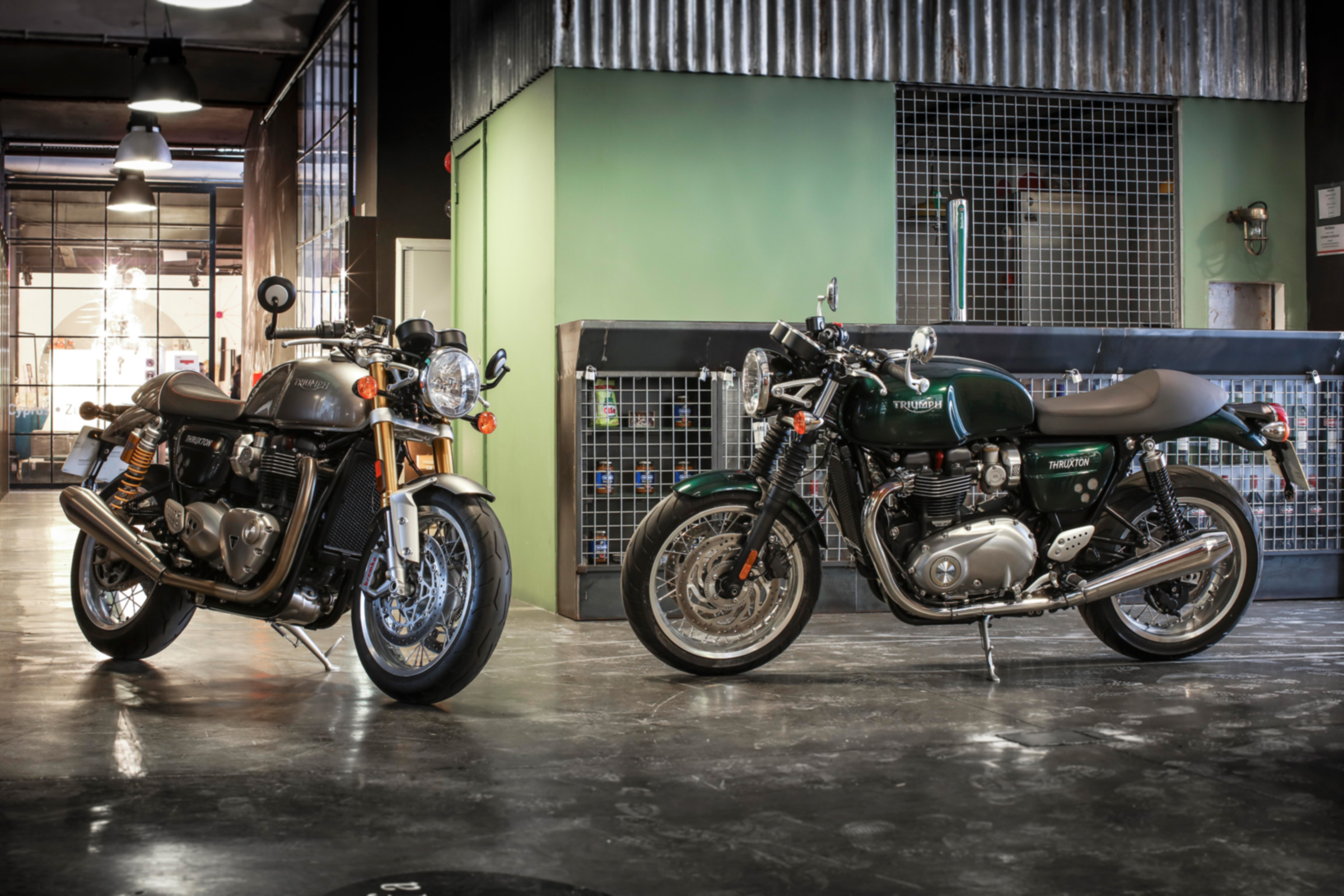 Triumph Thruxton R review - dual shot