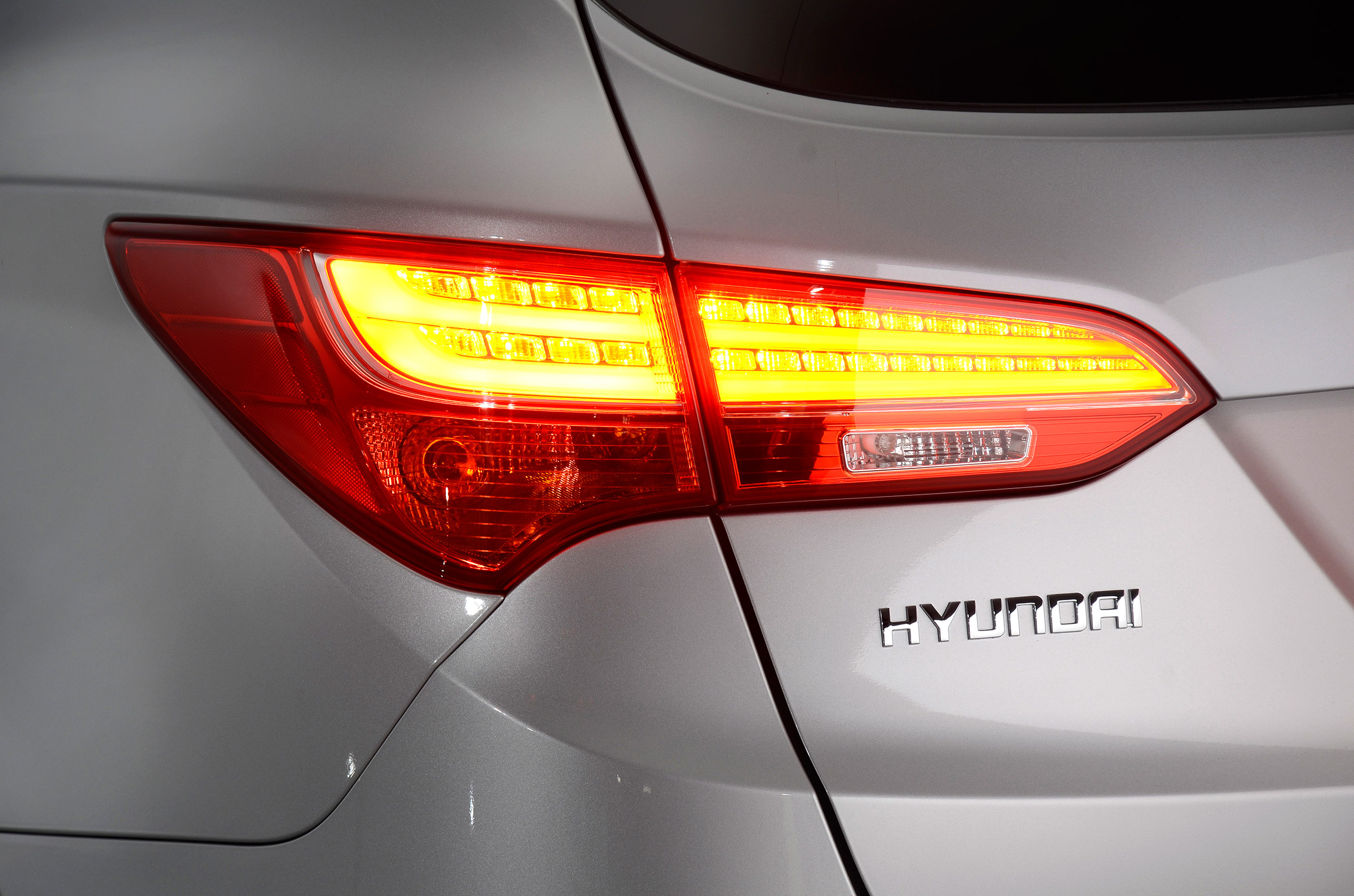 Used Hyundai Santa Fe - rear light