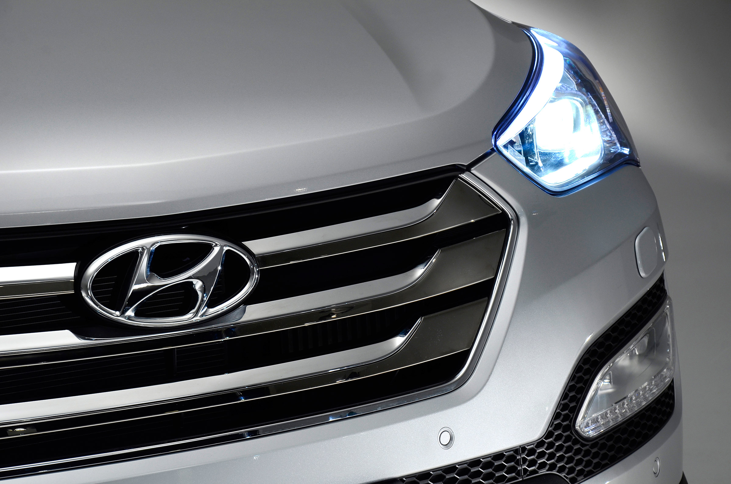Used Hyundai Santa Fe - grille