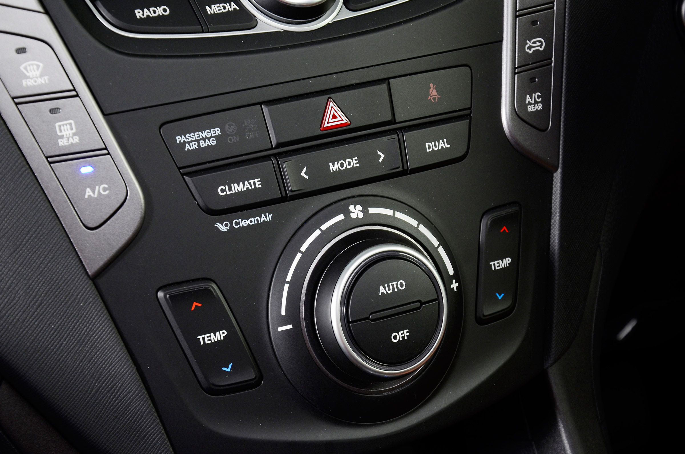 Used Hyundai Santa Fe - centre console